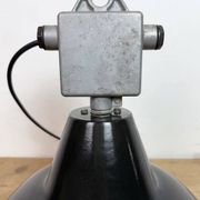 Lampe à pendentif en émail noir industriel d'Elektrosvit, années 1960.