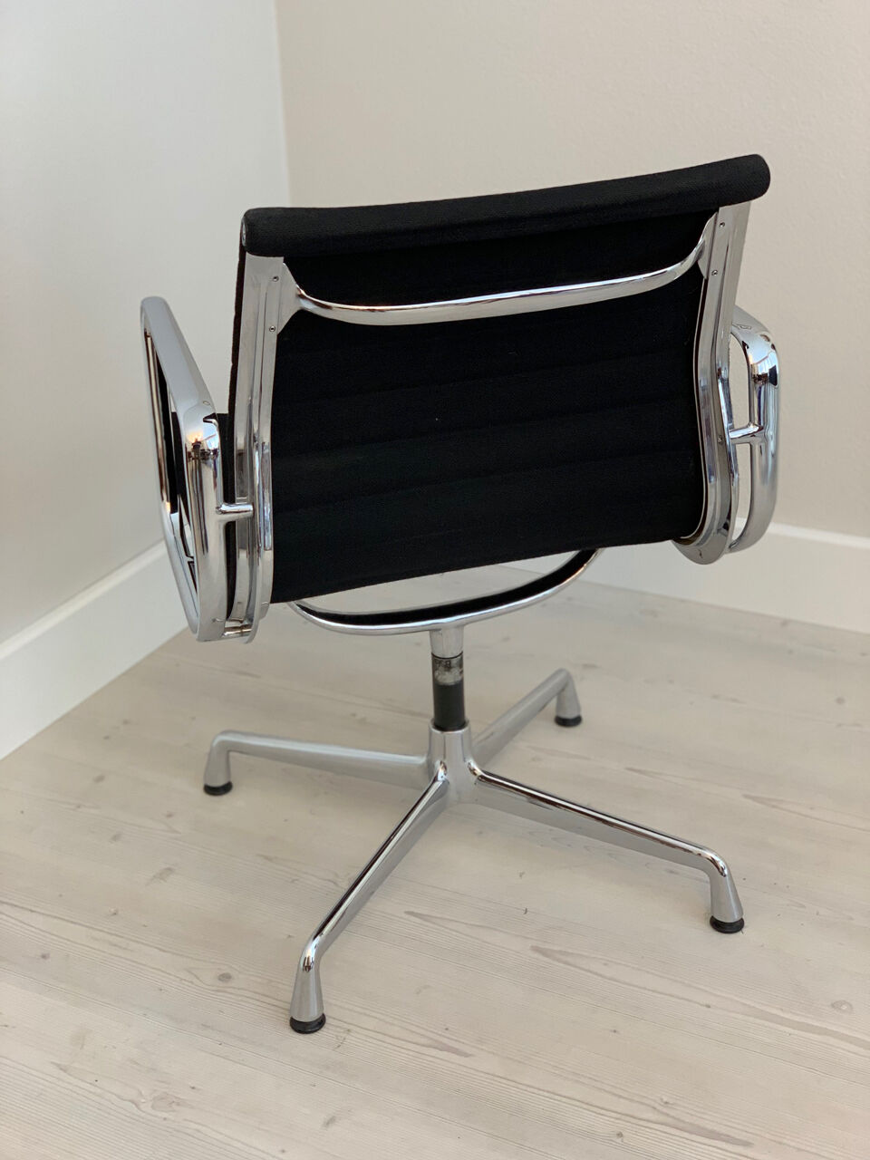 Armchair model 107 by Charles & Ray Eames for Vitra