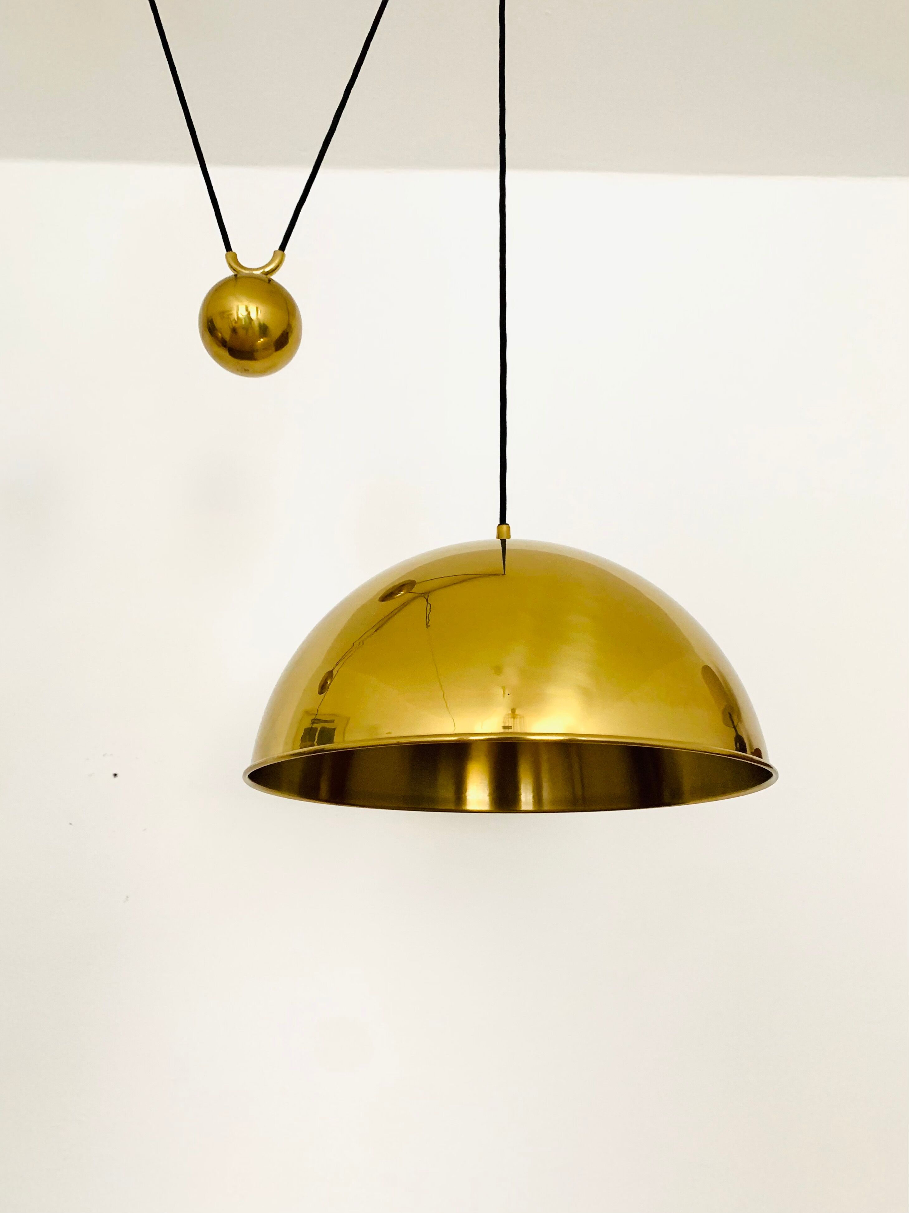Lampe suspendue en laiton Posa44 double réglable par Florian Schulz