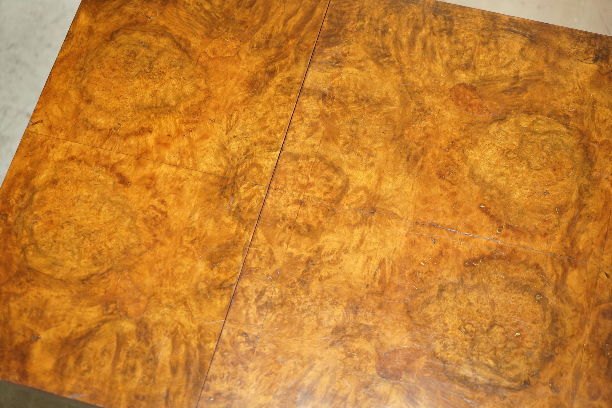 Antique extendable coffee table circa 1880 in solid walnut.