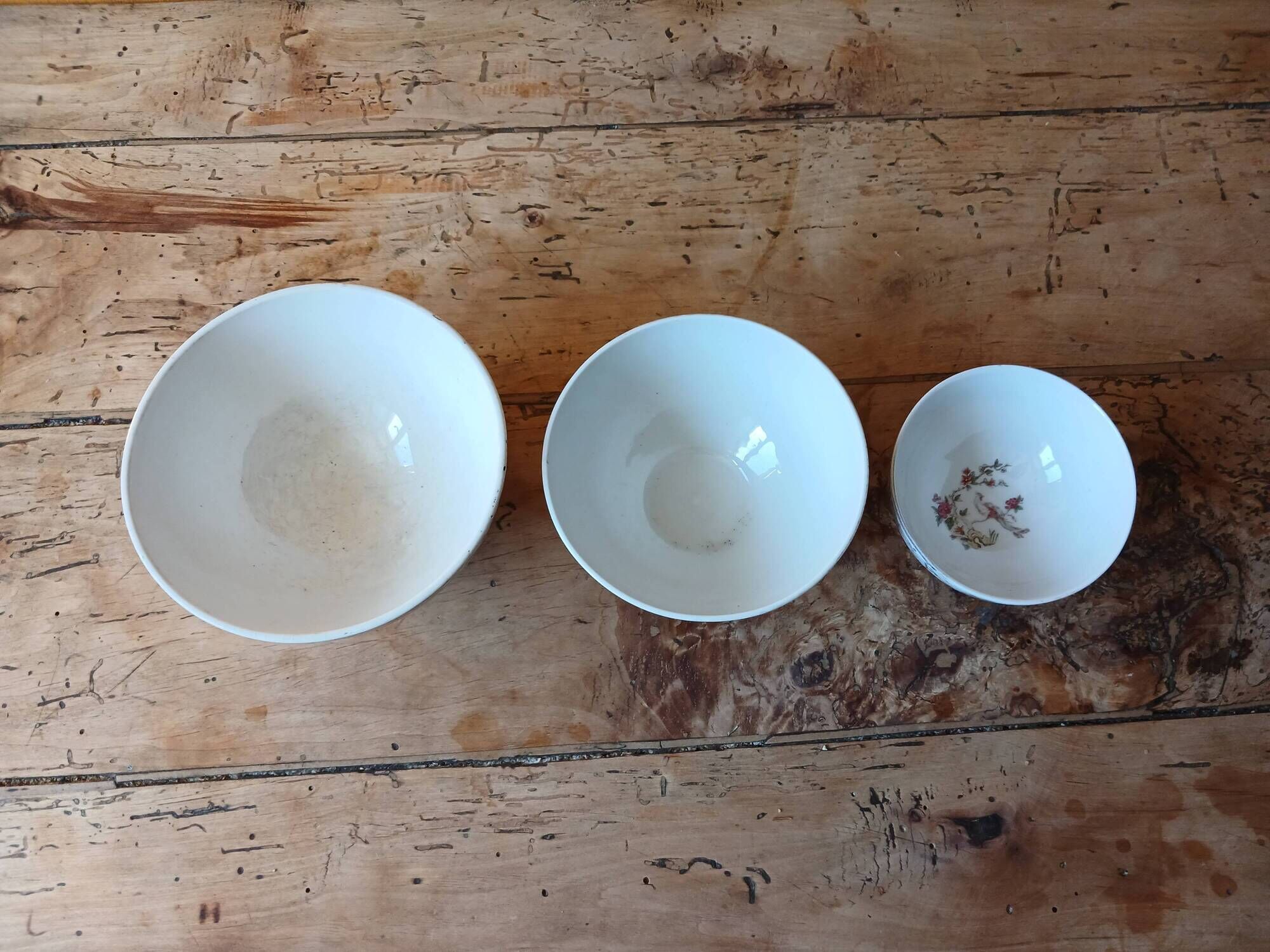 Set of 3 white and gold antique bowls - porcelain cups