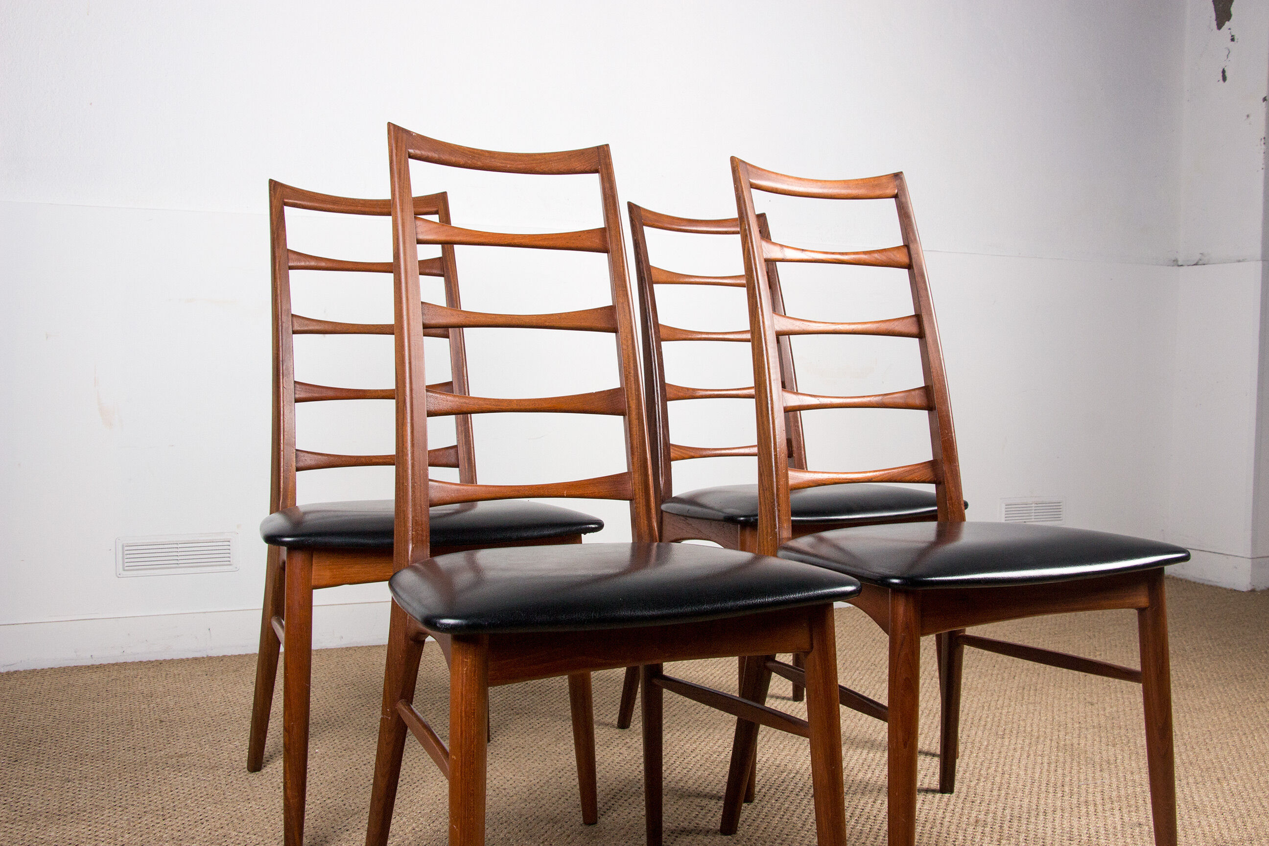 Series of 4 danish chairs in teck, model Liz of Designer Niels Kofoed 1960