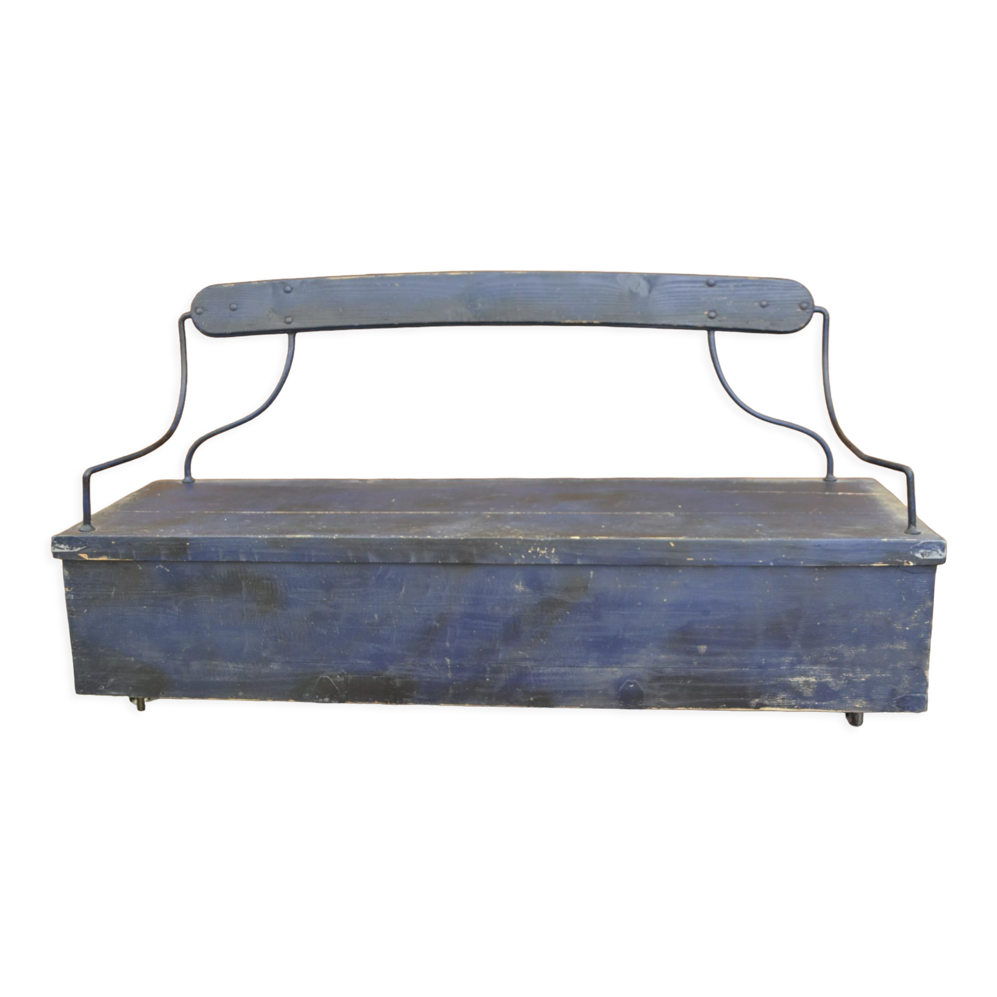 Carriage style chest bench