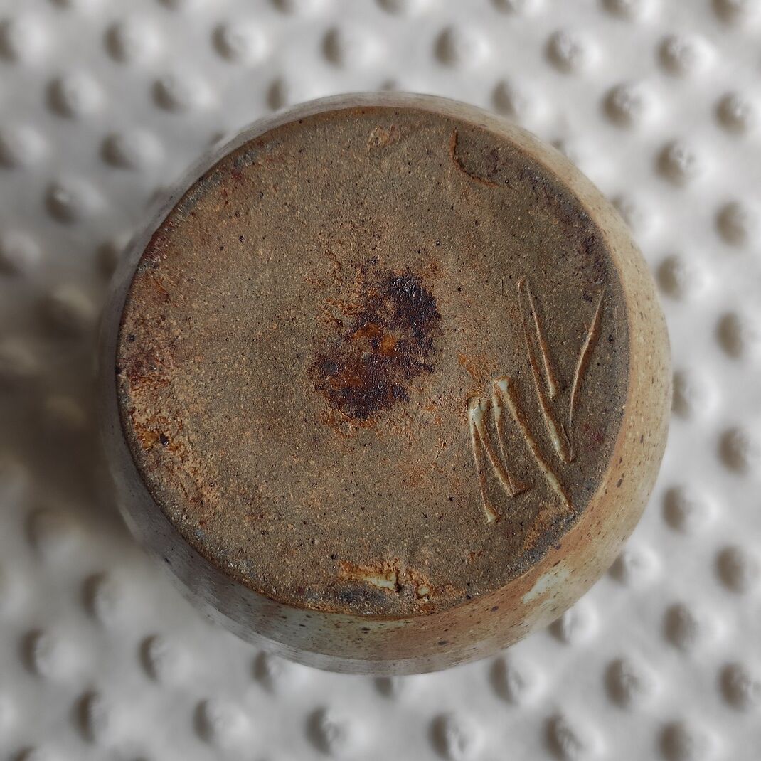 Vase en grès brun