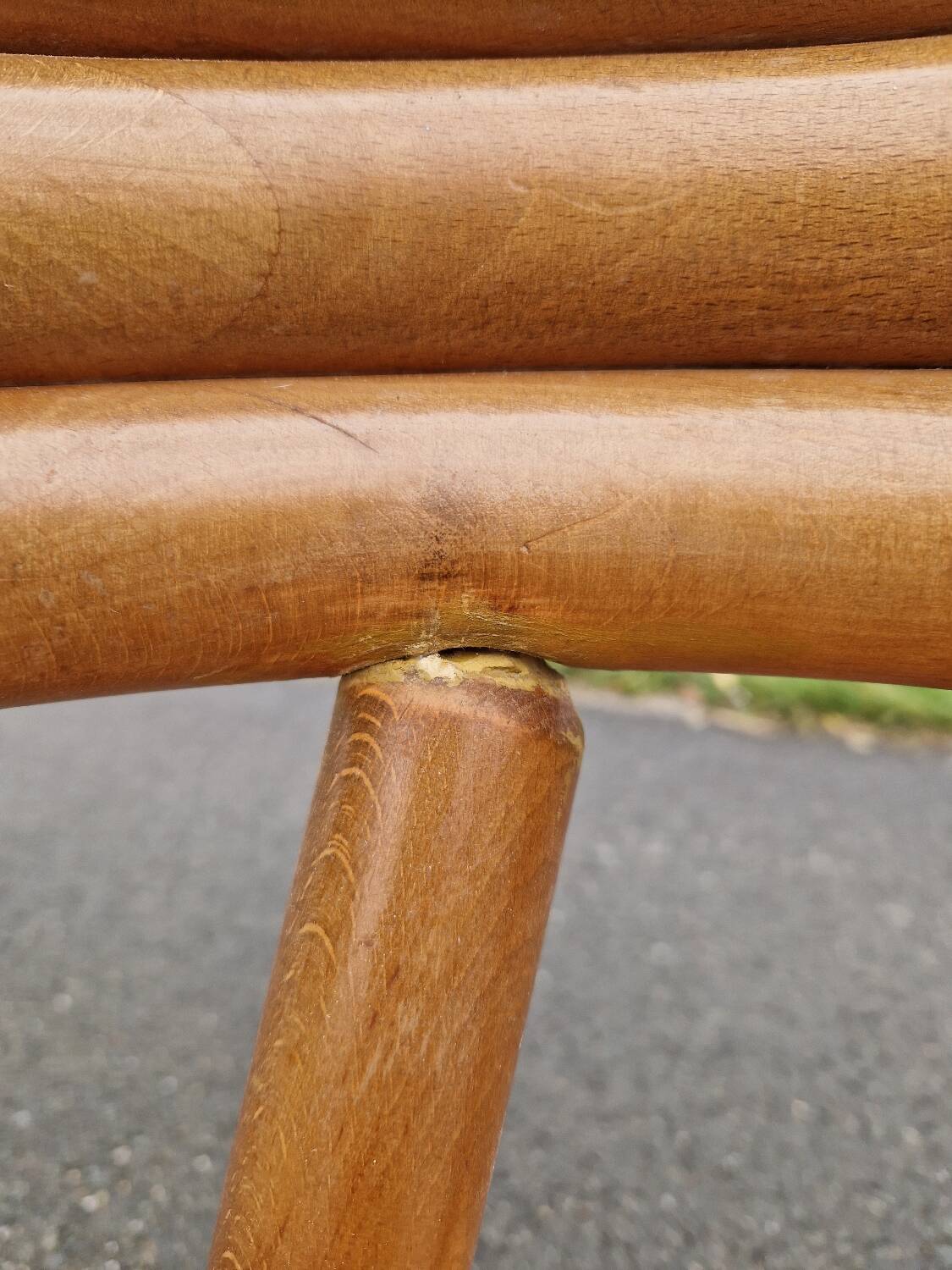 Set of 4 solid organic chairs