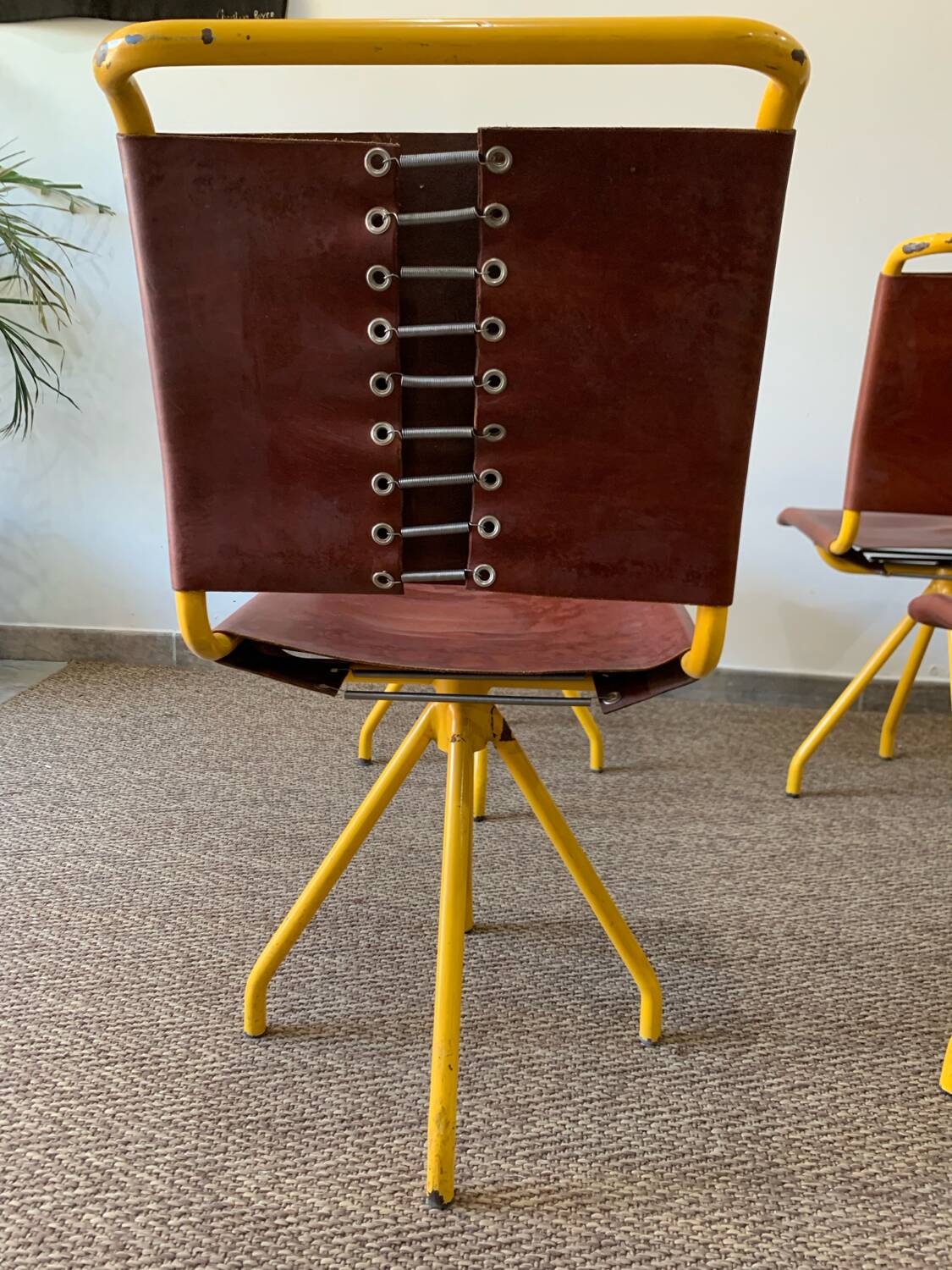 Lot de 4 chaises cuir vintage