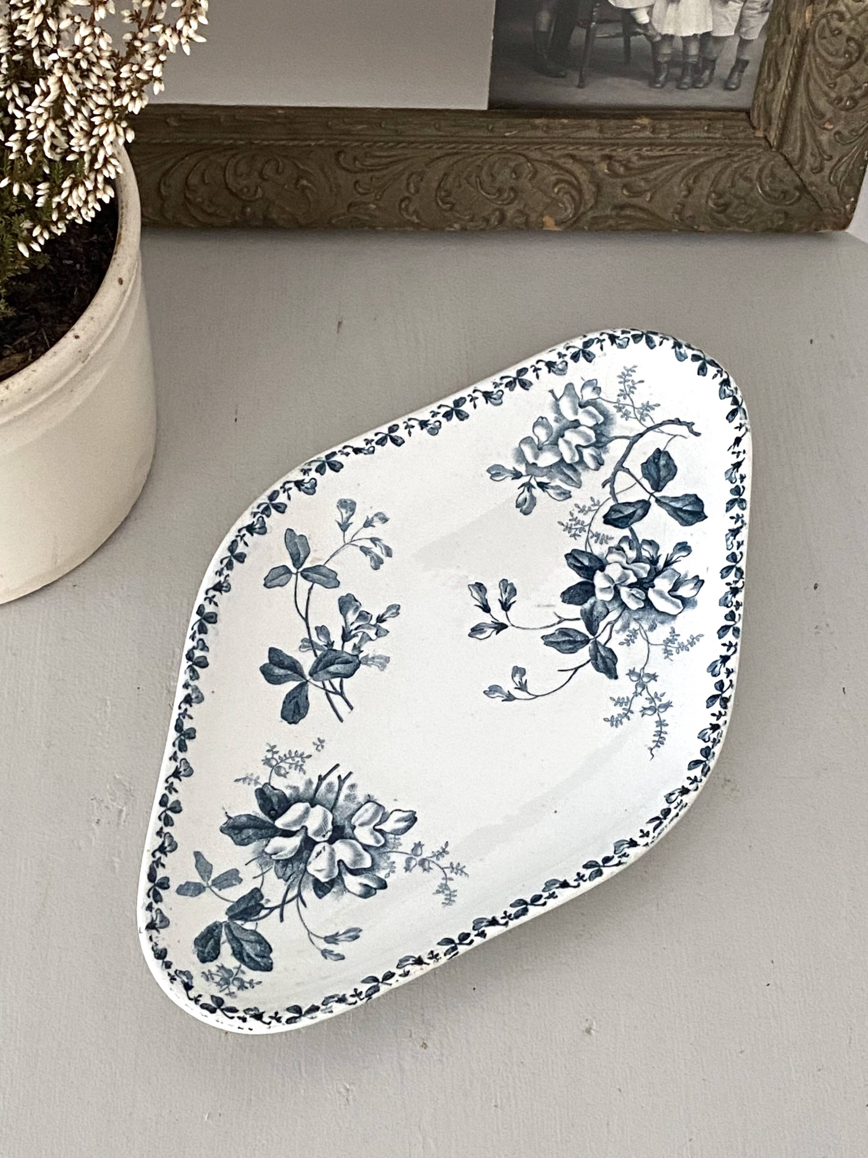 Small old Saint Amand dish