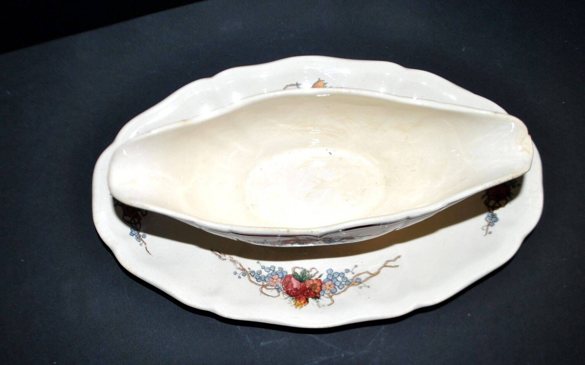Sarreguemines sauce boat and dish in earthenware with "Obernai" decoration by Henri Loux