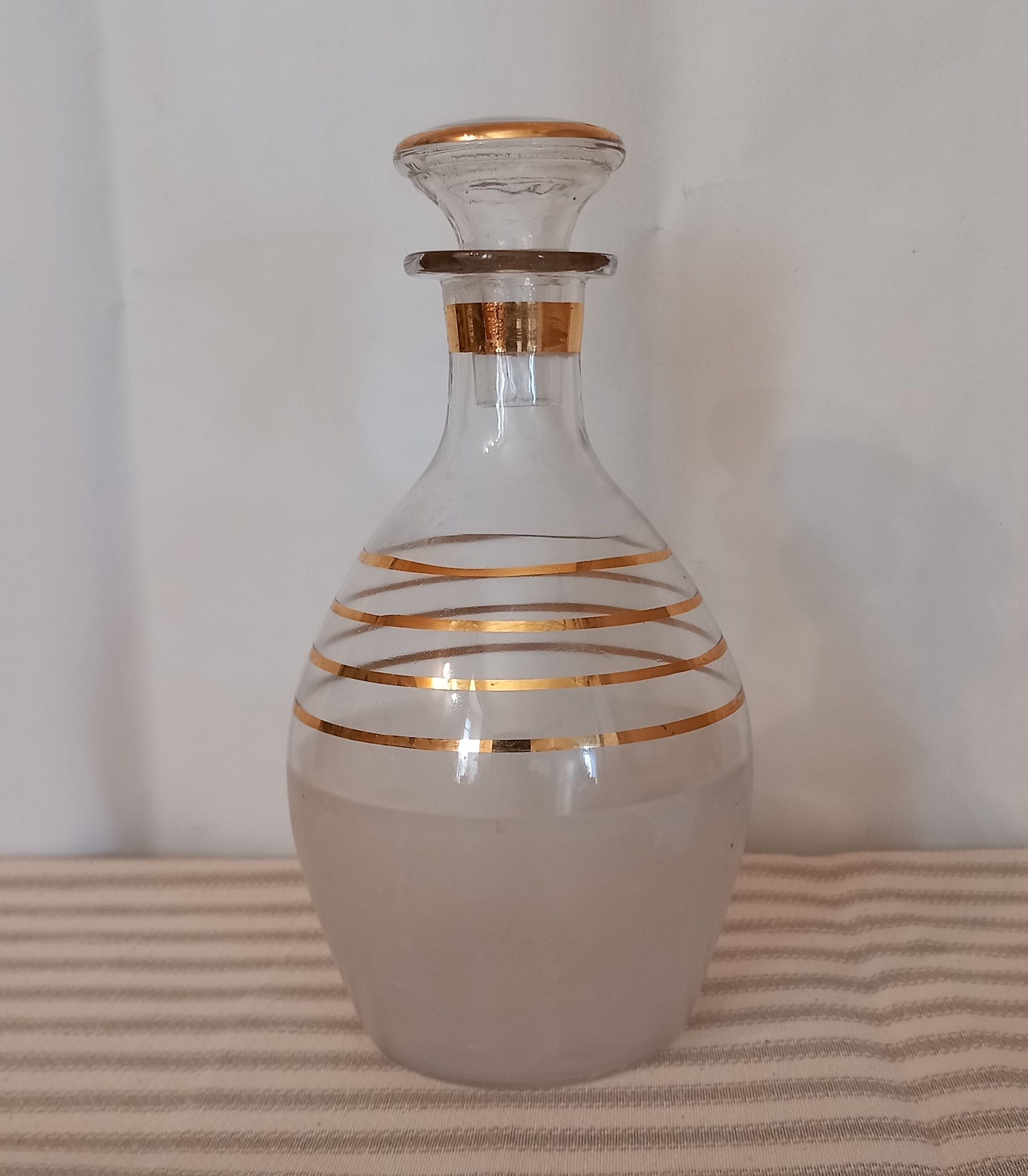 Liquor decanter with golden edging
