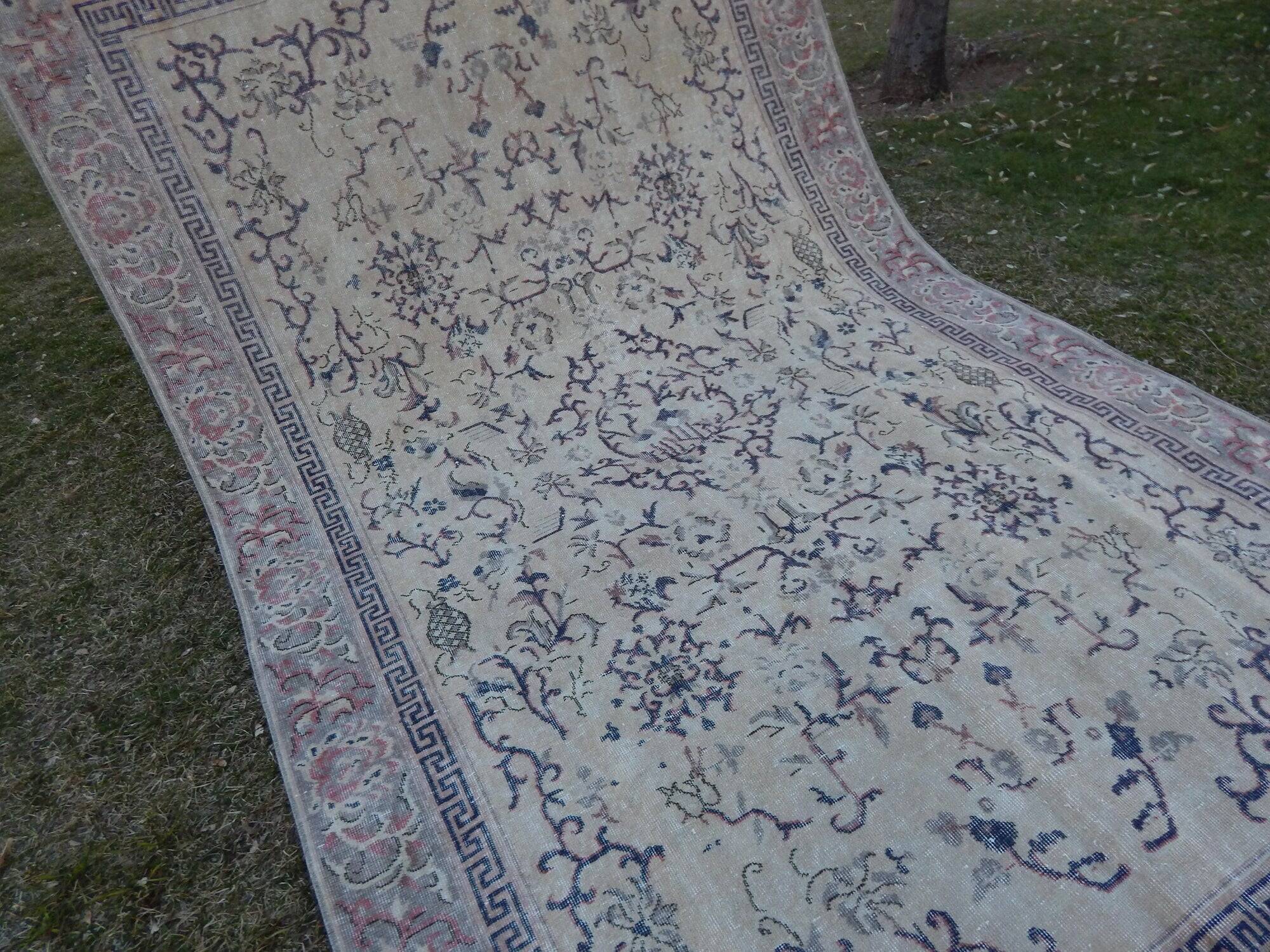 Vintage handmade Turkish rug 200x320 cm