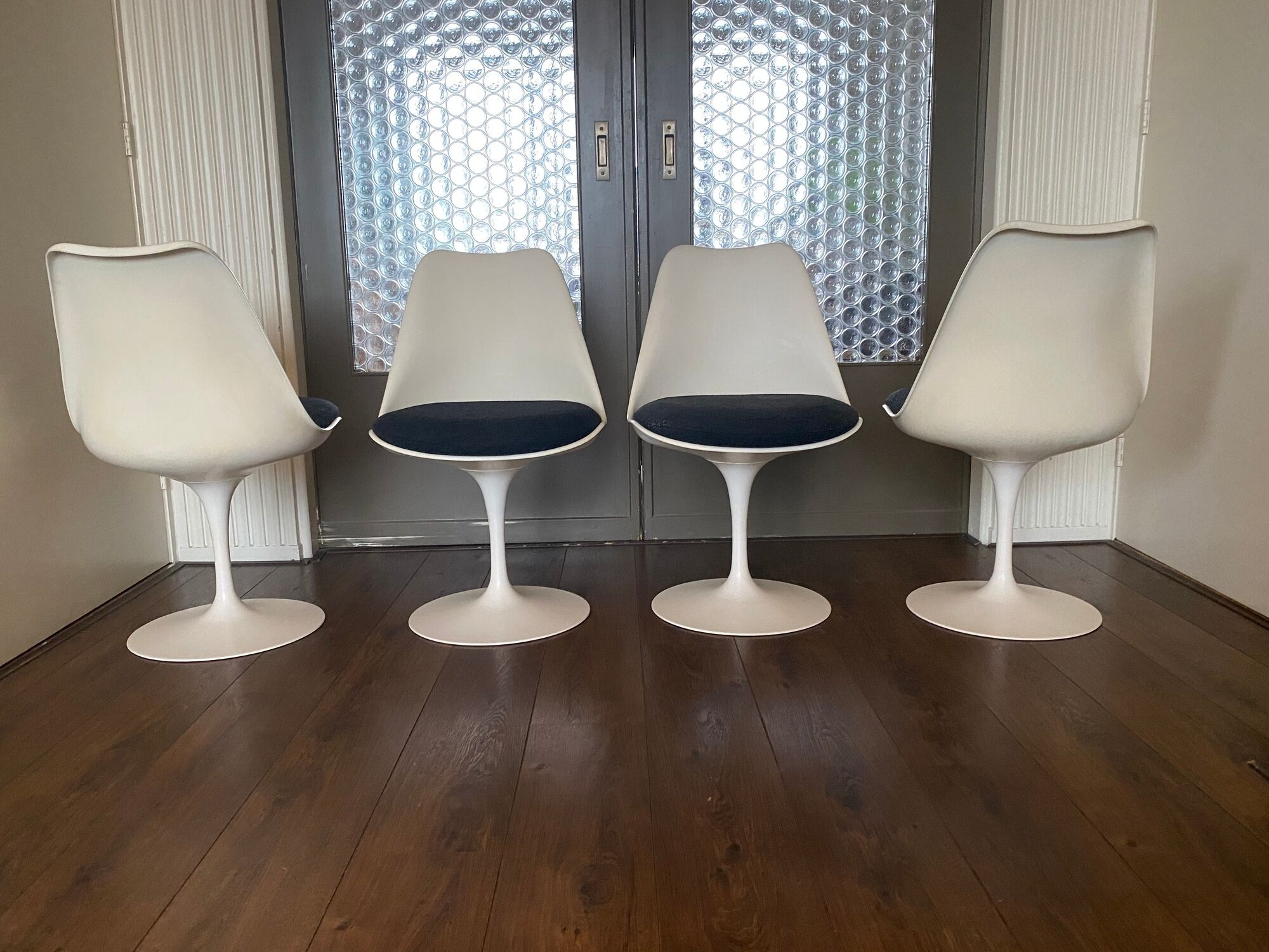 115 Tulip dining chairs by Eero Saarinen for Knoll Inc. / Knoll International