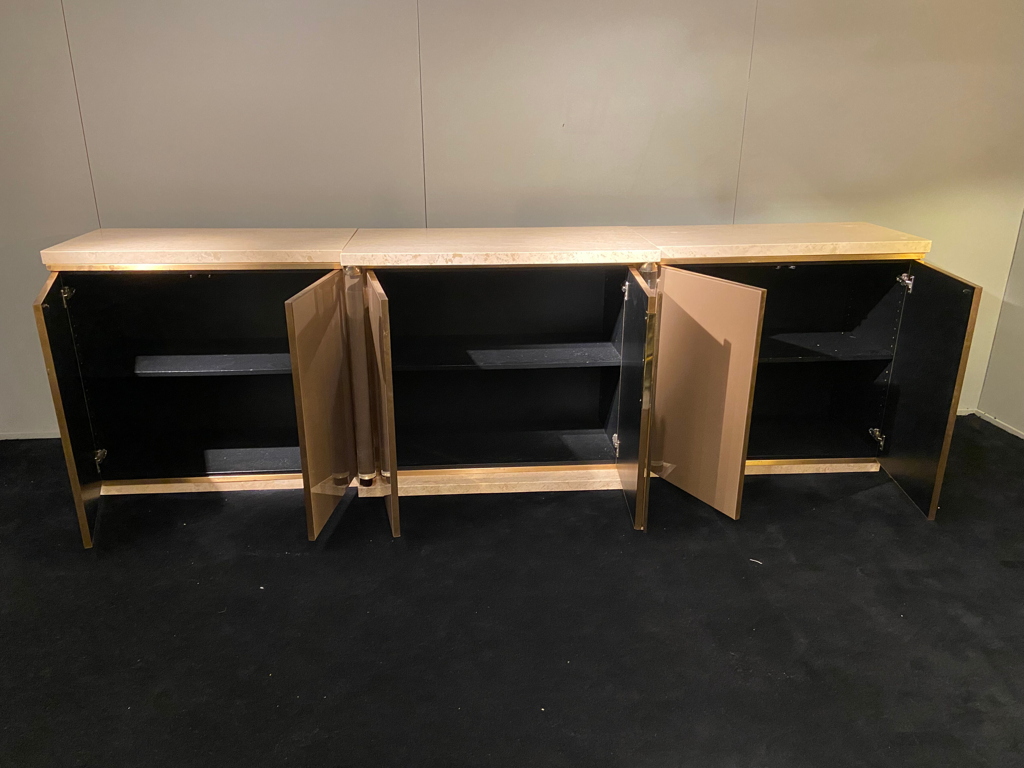 Enfilade laquée, travertin et plexiglas, Belgo Chrom, 1970s