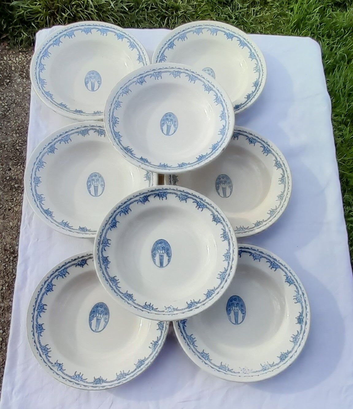 8 hollow plates in F J earthenware with frieze and central bouquet