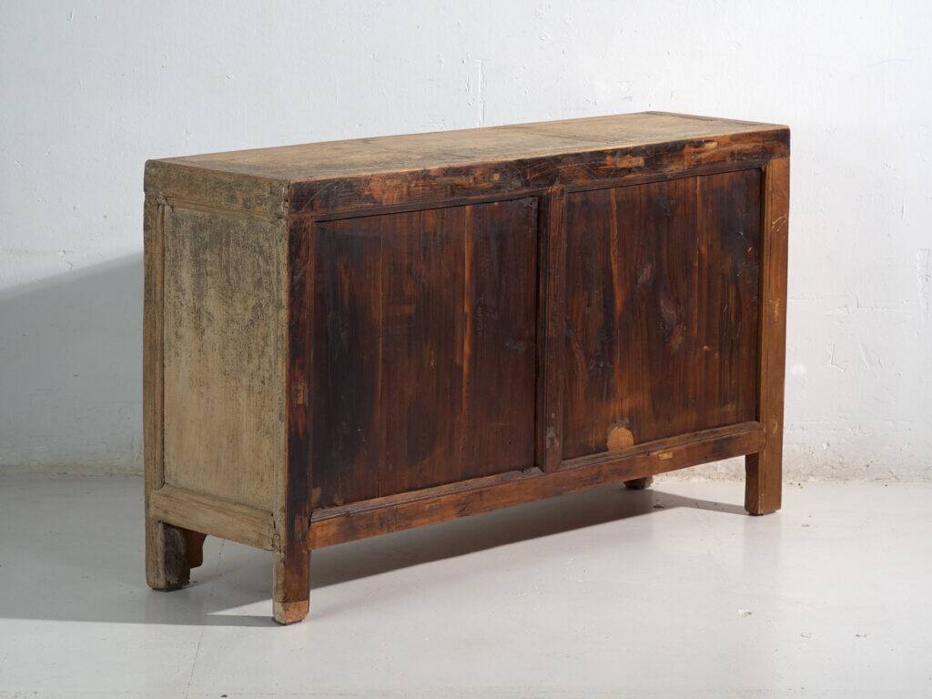 Buffet ancien en orme à deux portes – Chine, vers 1950