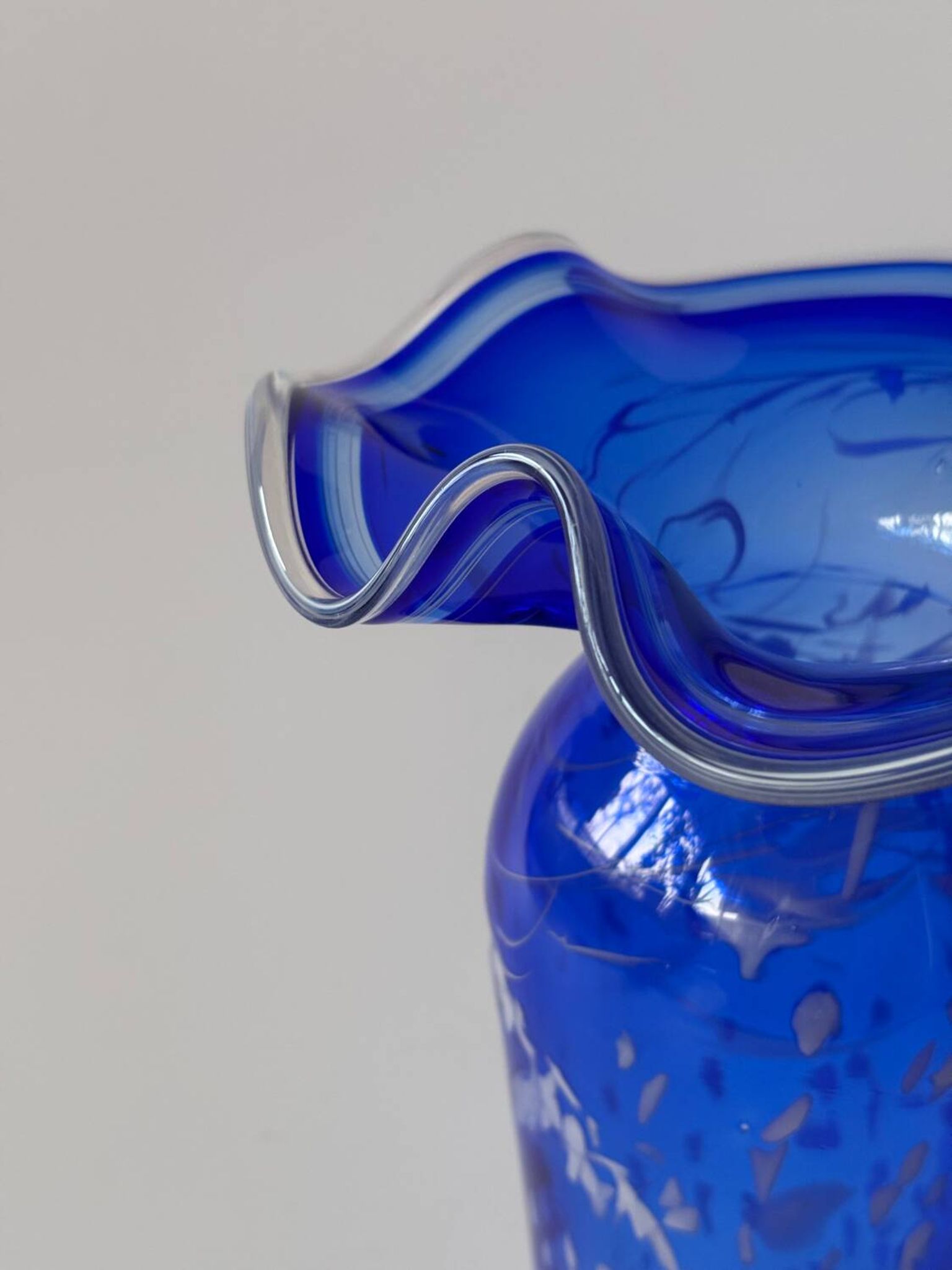 Vase en verre soufflé signé Martine Durand-Gasselin