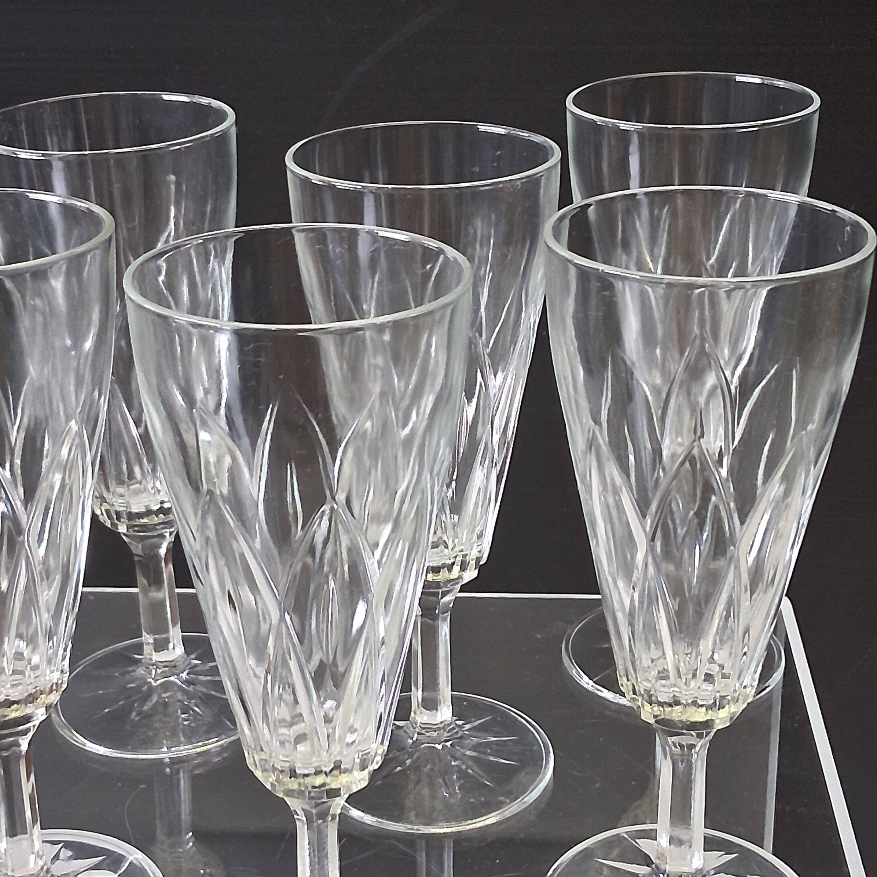 6 champagne flutes from VMC Reims in very good condition.