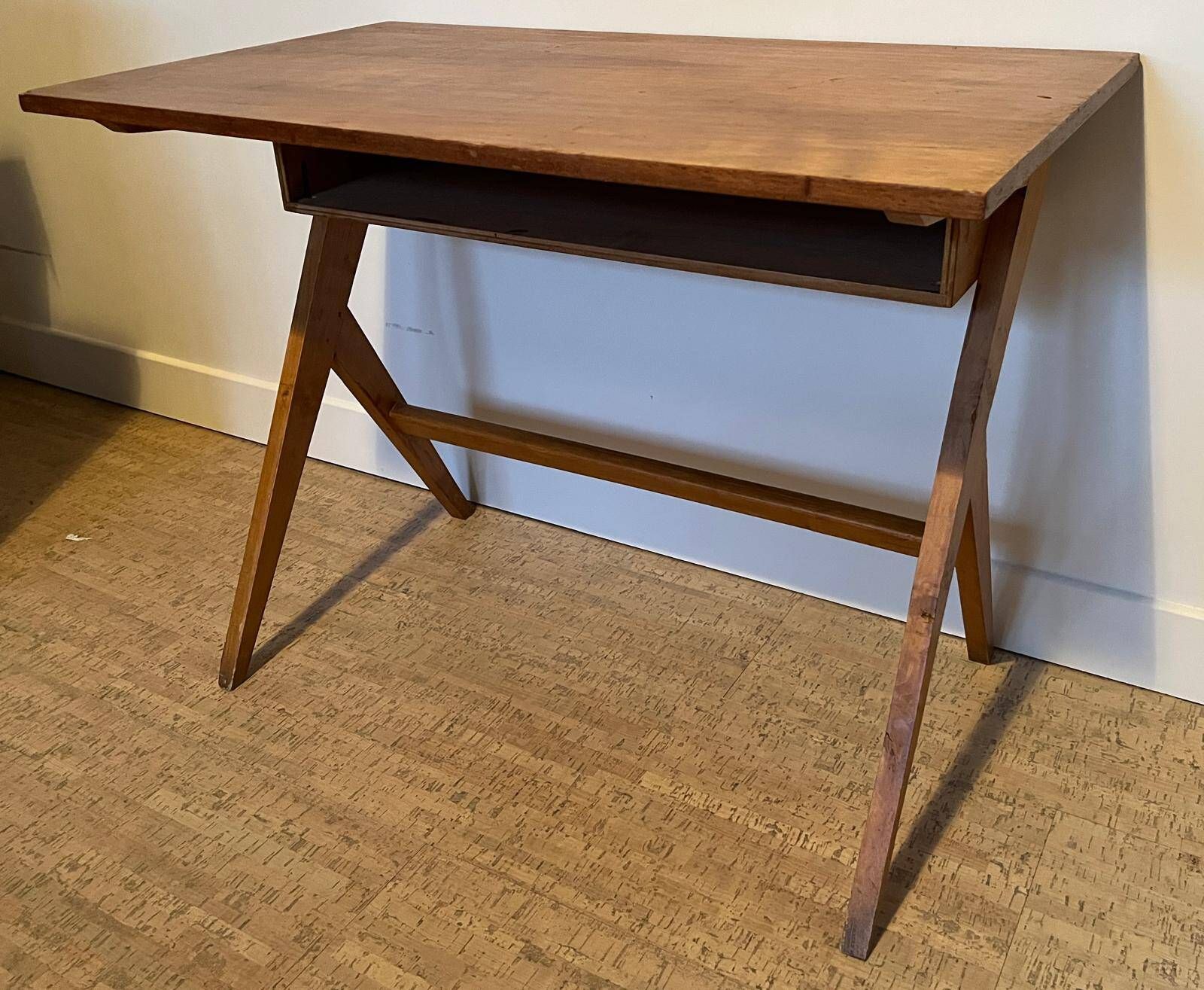 Child's desk compass foot
