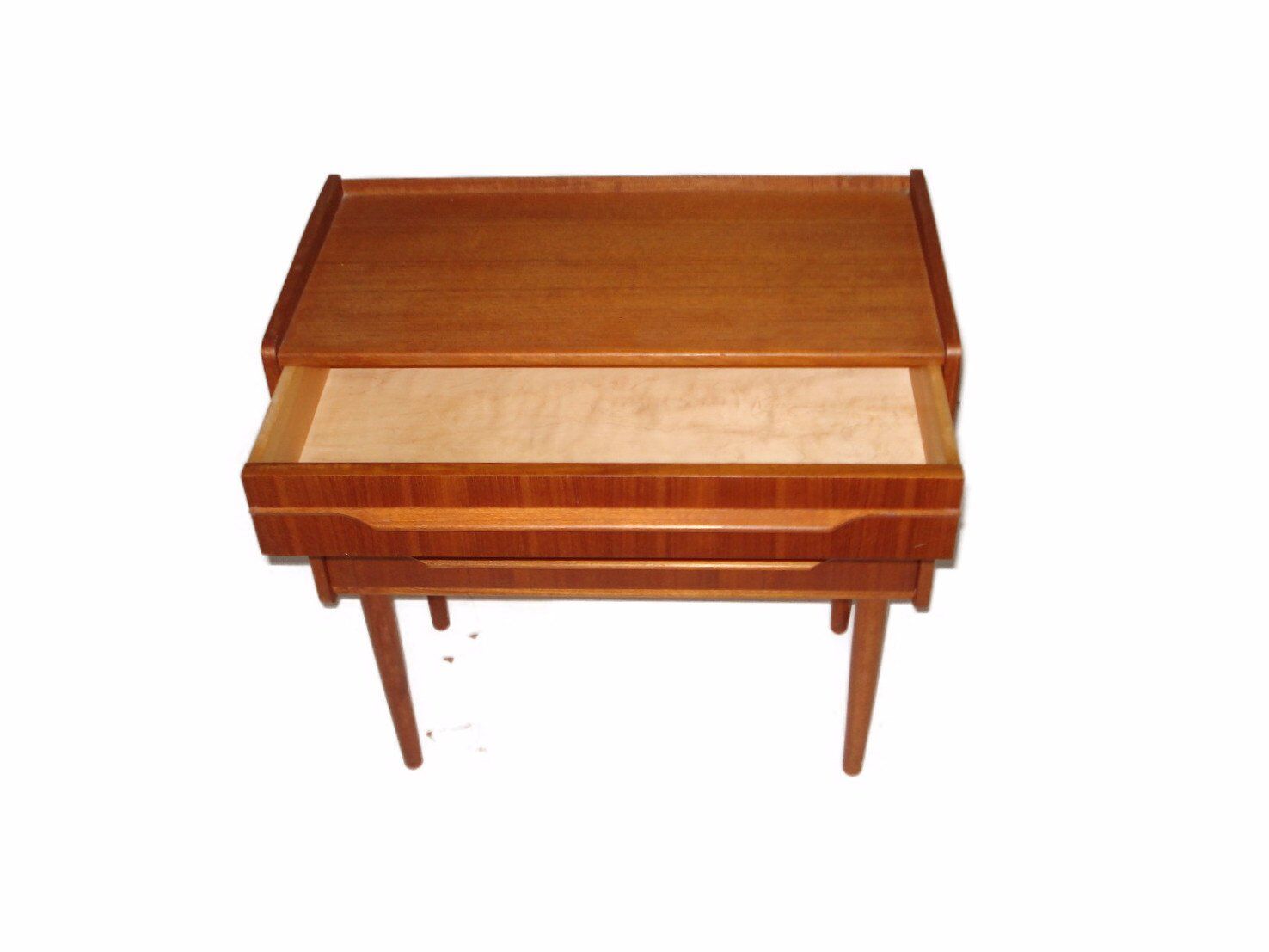 Furniture in teak with three drawers