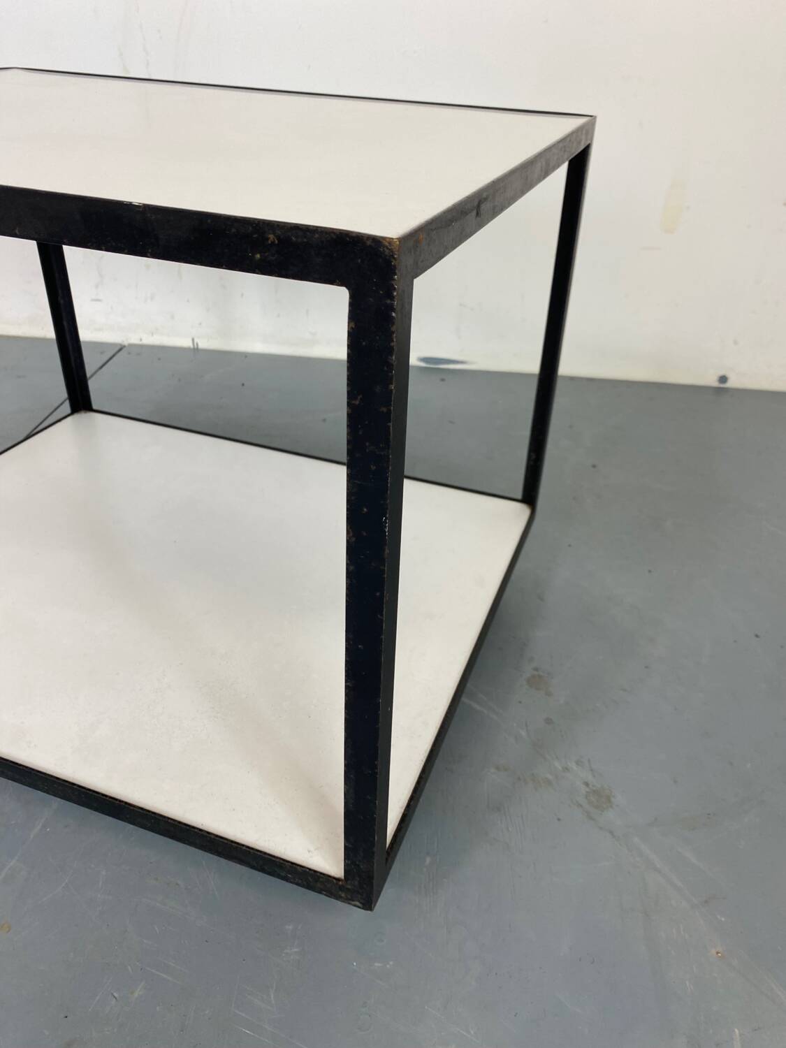 Table d'Appoint Roulante Mid-Century en Stratifié Blanc et Acier Noir par George Nelson pour Herman Miller, 1950s