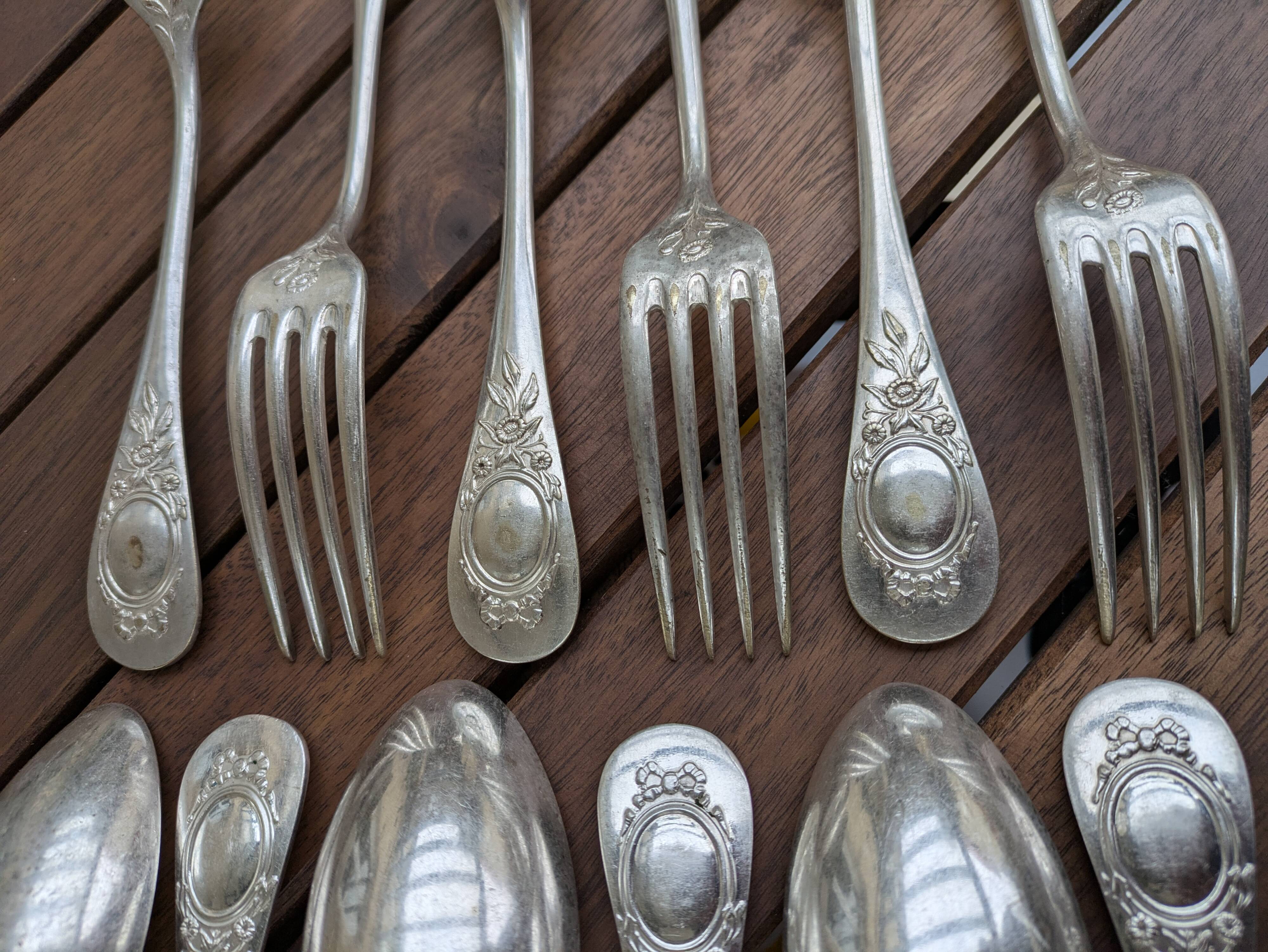 Set of 6 silver plated metal forks and spoons 20g with medallion f