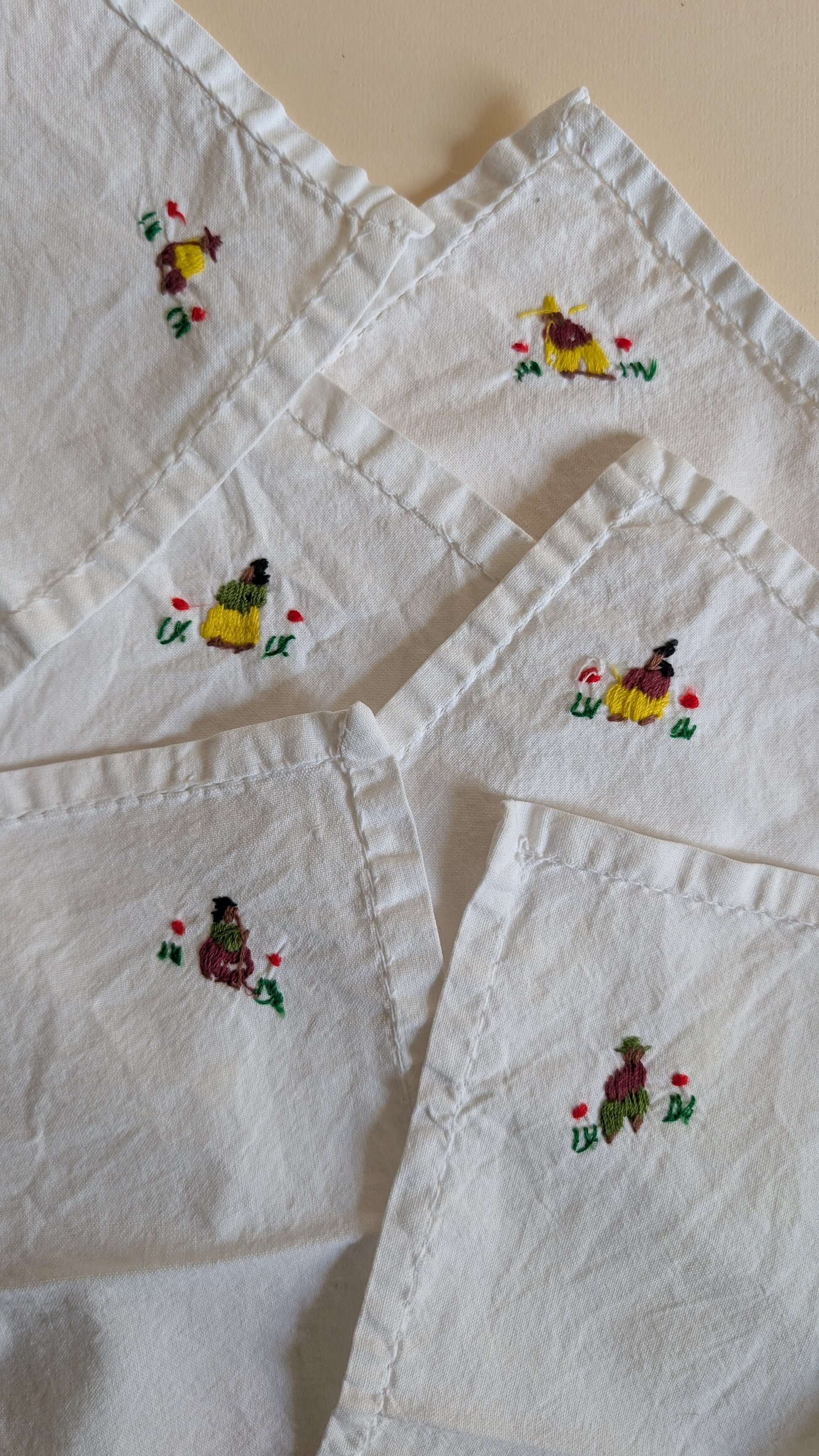 Set of 6 embroidered napkins