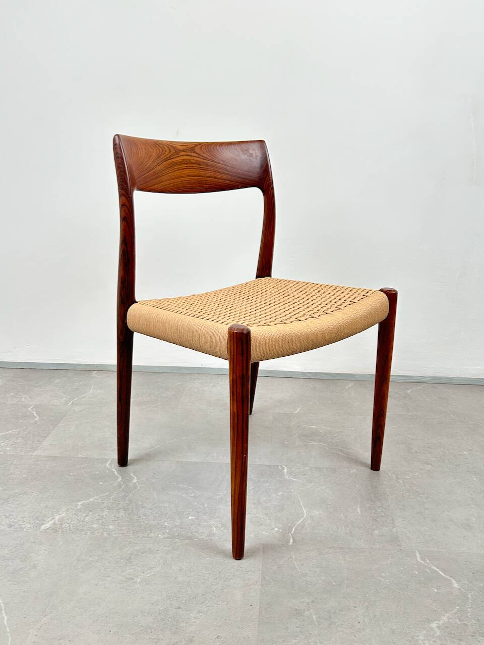 Ensemble de 2 chaises modèle 77 en palissandre et corde à papier par Niels O. Møller