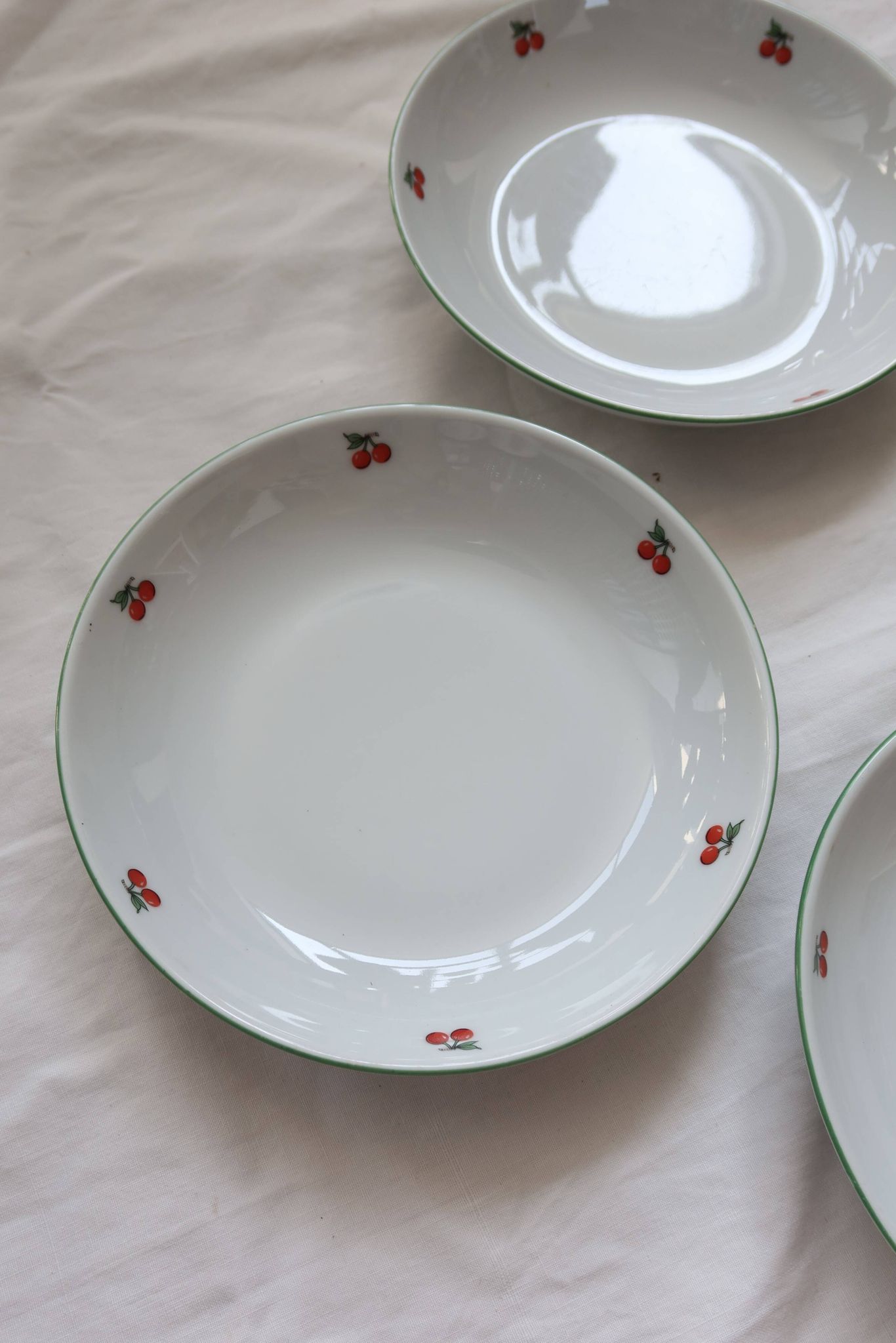 4 assiettes creuses vintage porcelaine – Motif cerises