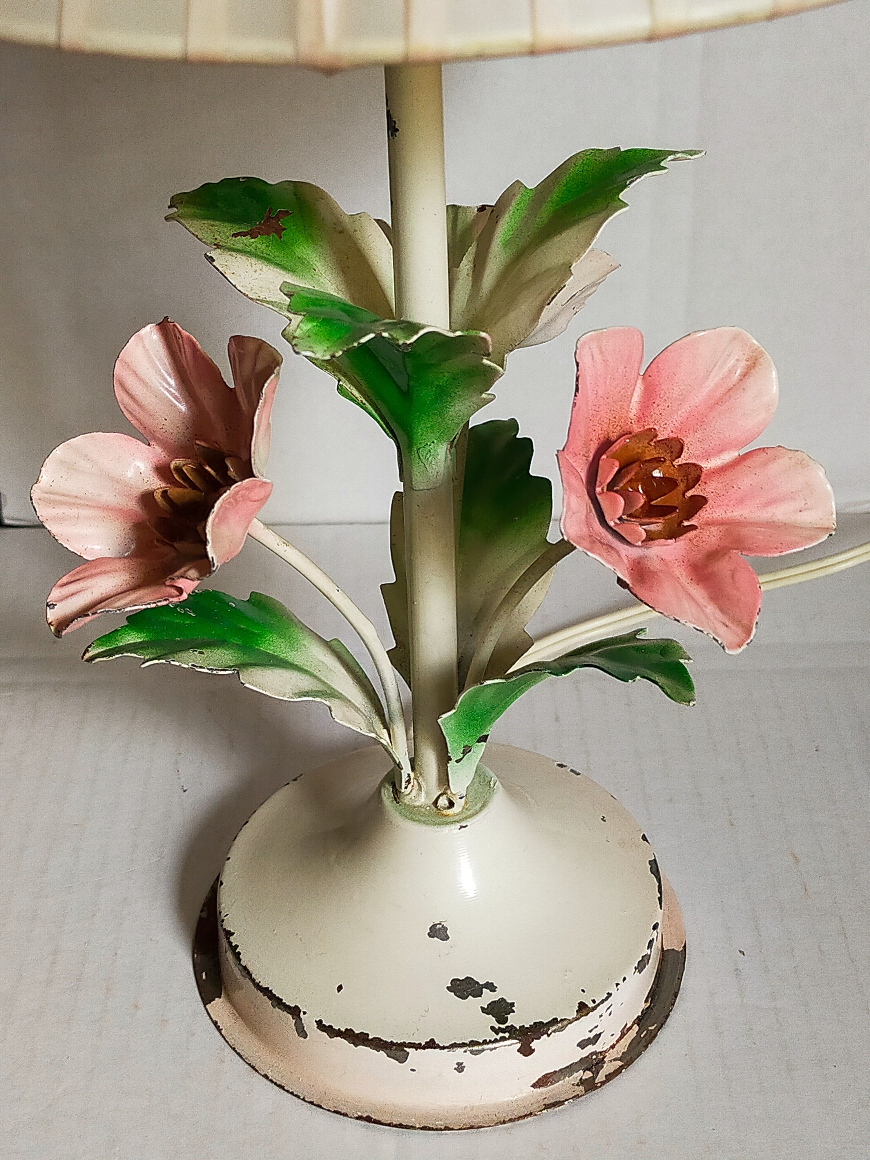 Bouquet lamp to table in vintage painted sheet vinyl lampshade