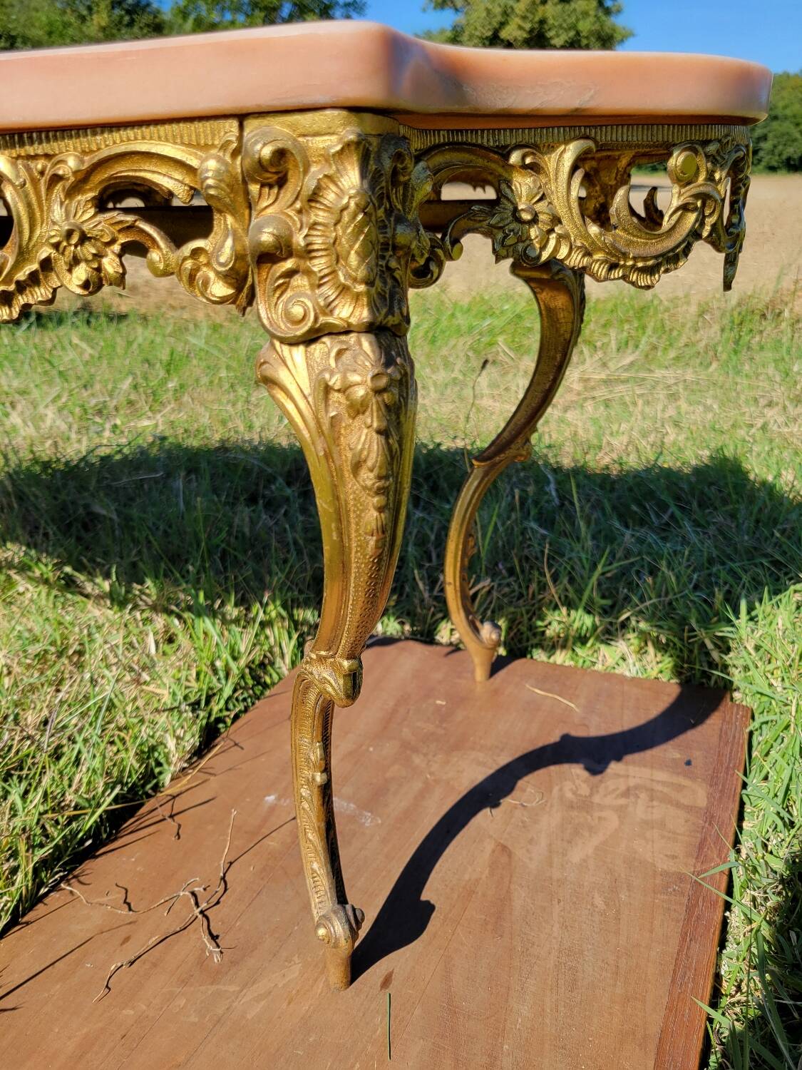Louis XV coffee table in pink marble