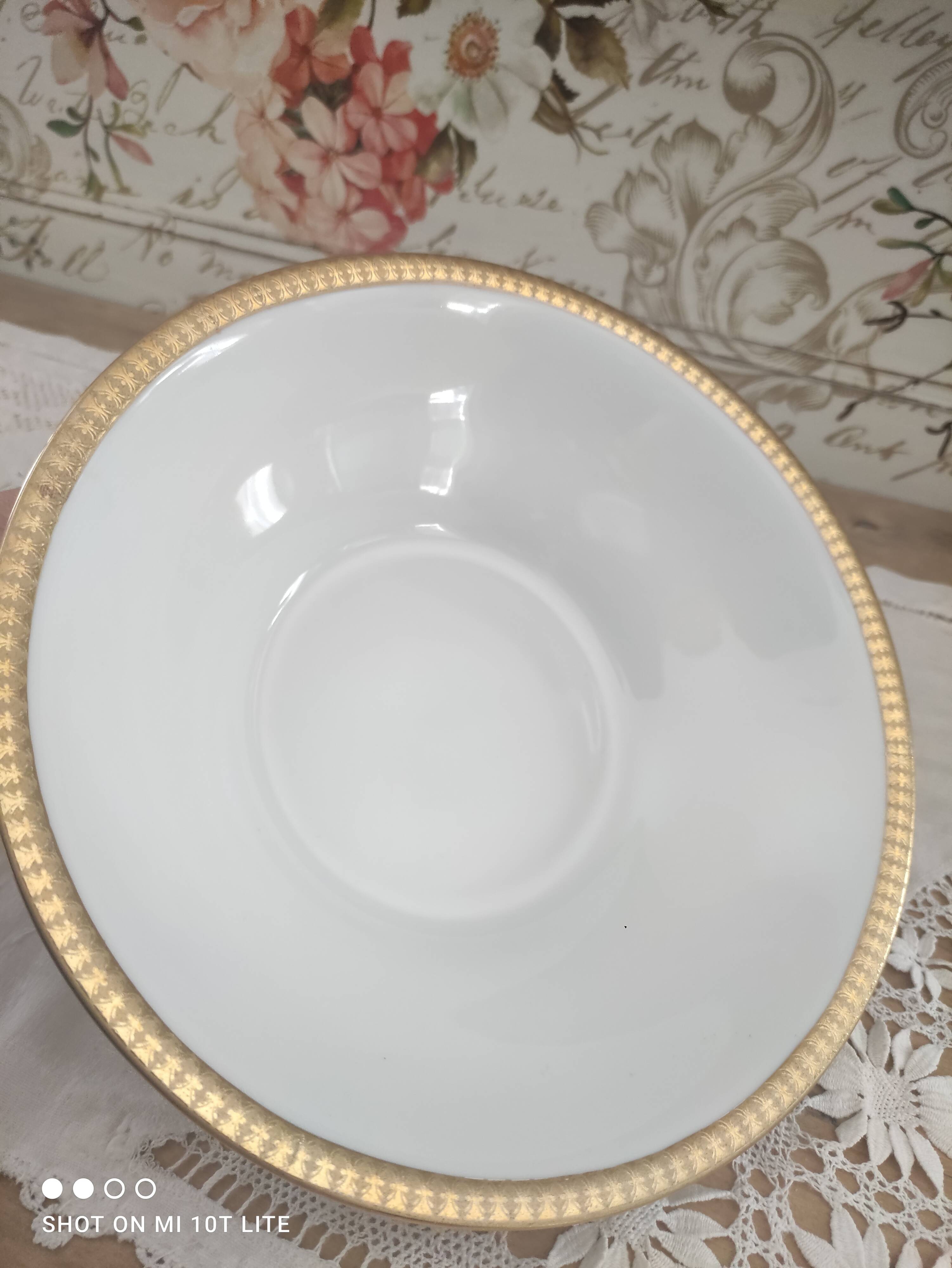 Saladier en porcelaine blanche Euro Porcelaine frise dorée