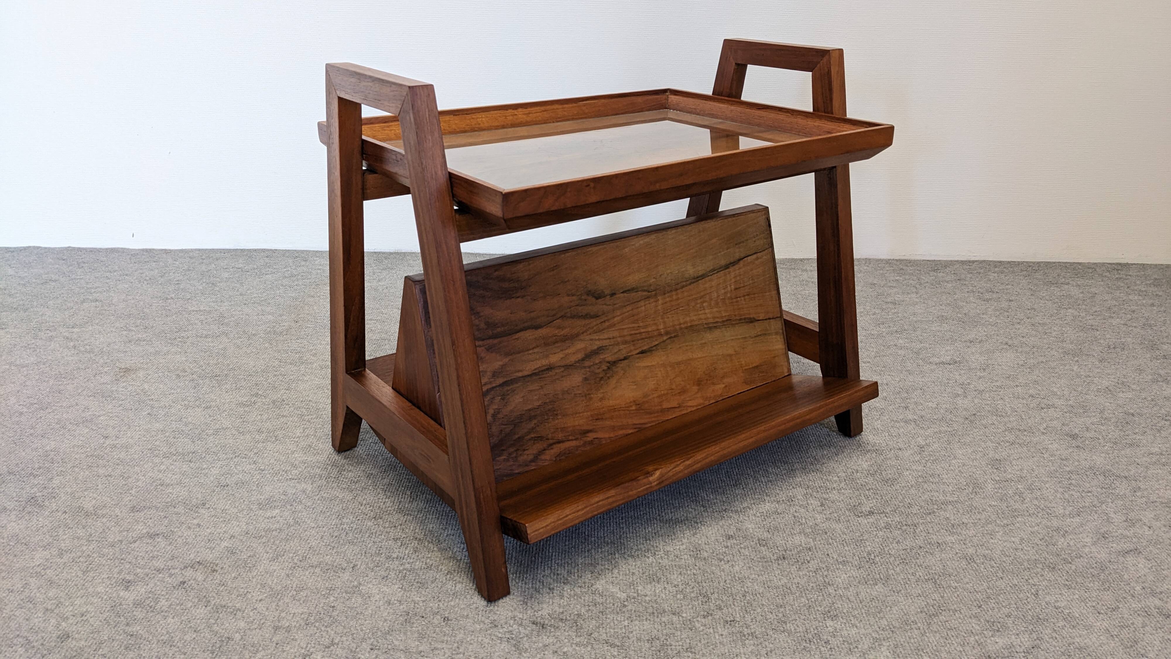 Table d'appoint porte-revues Art déco en noyer, France vers 1930