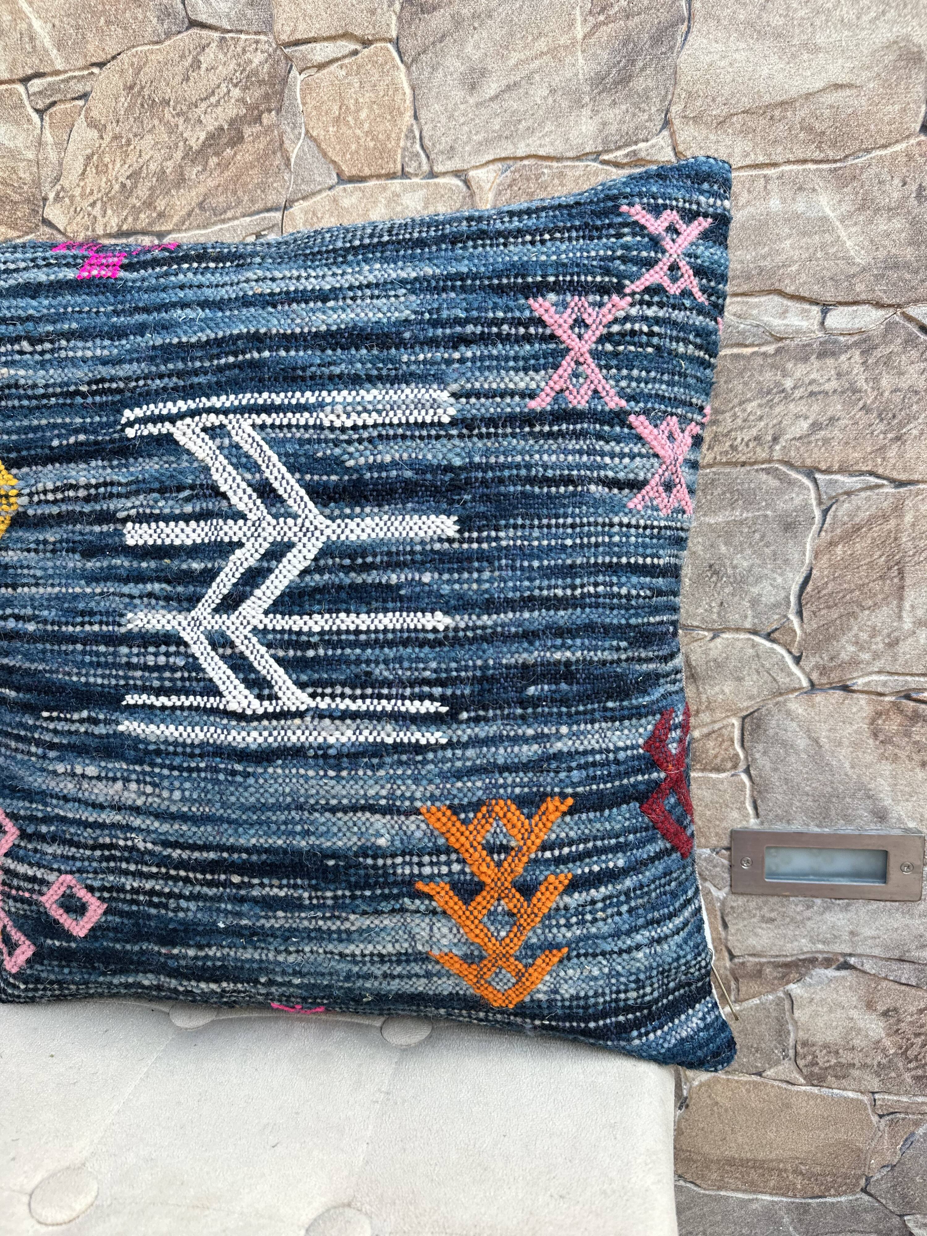 Moroccan Kilim cushion cover: Handmade wool cushion.