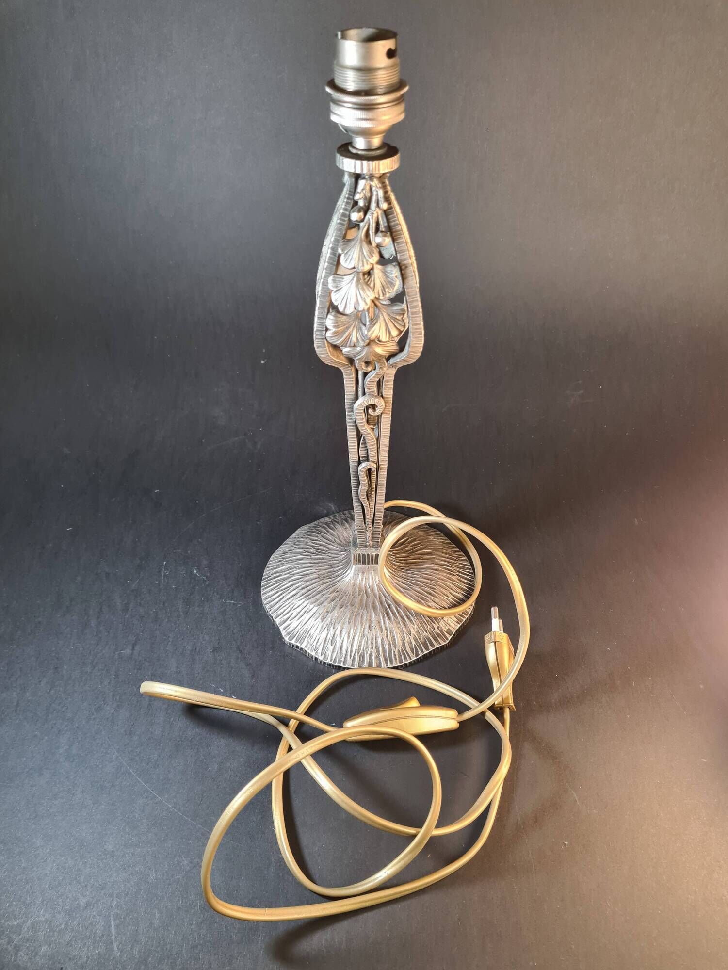 Art Nouveau lamp base – Hammered metal & stylised Ginkgo leaves –