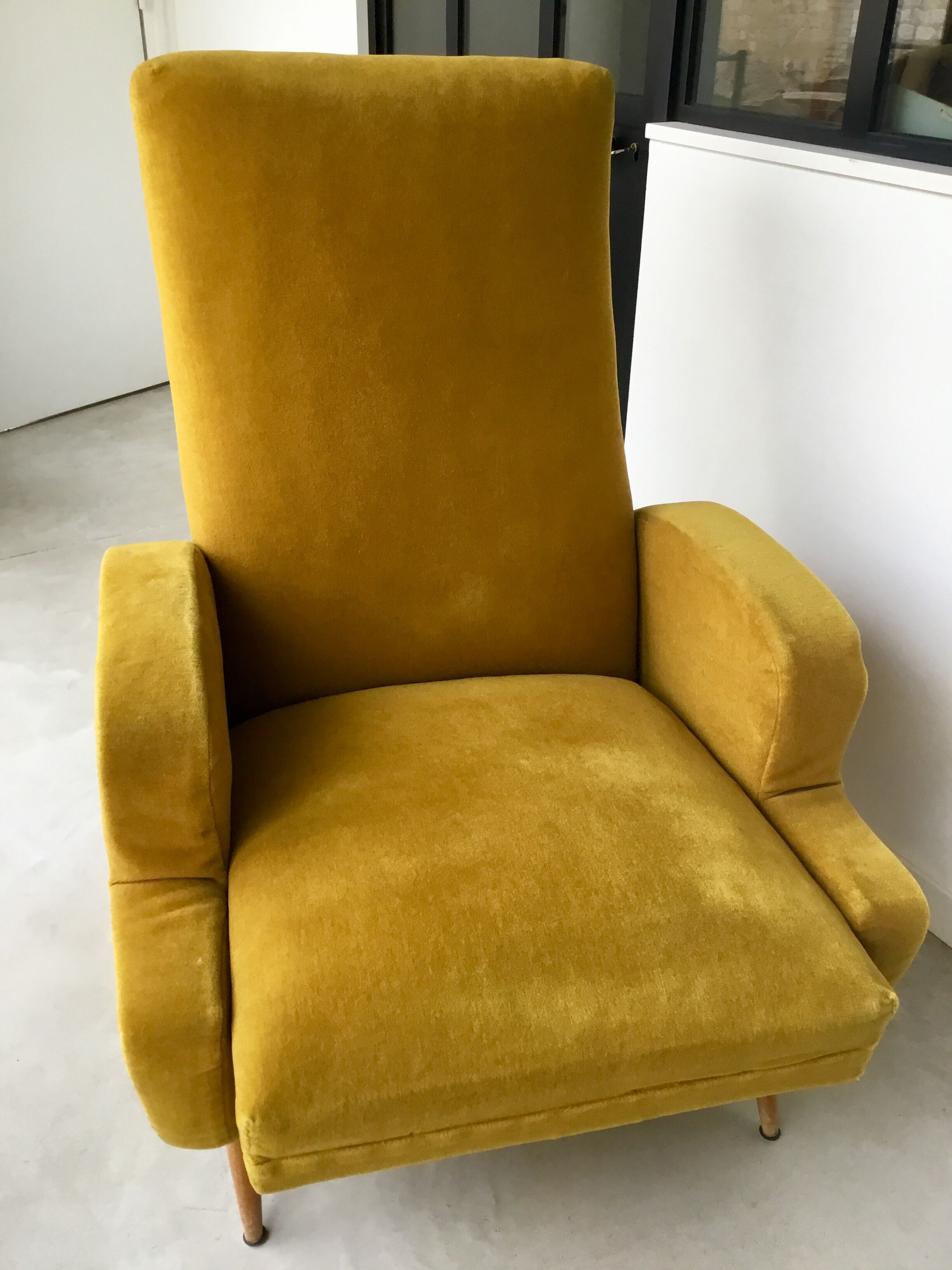 Mustard-coloured reclining velvet chair - Italian design -1960