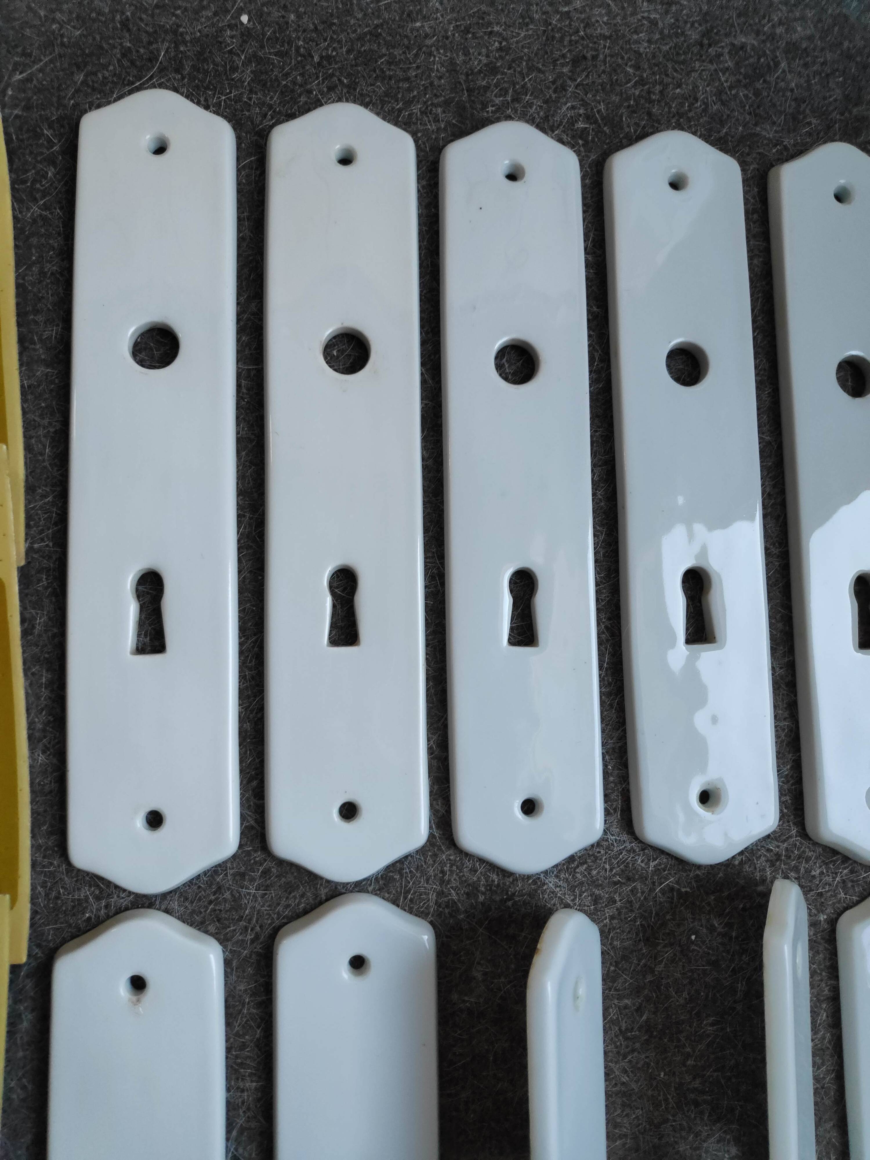 Set of 6 pairs of cleanliness plates (B-0016-2)