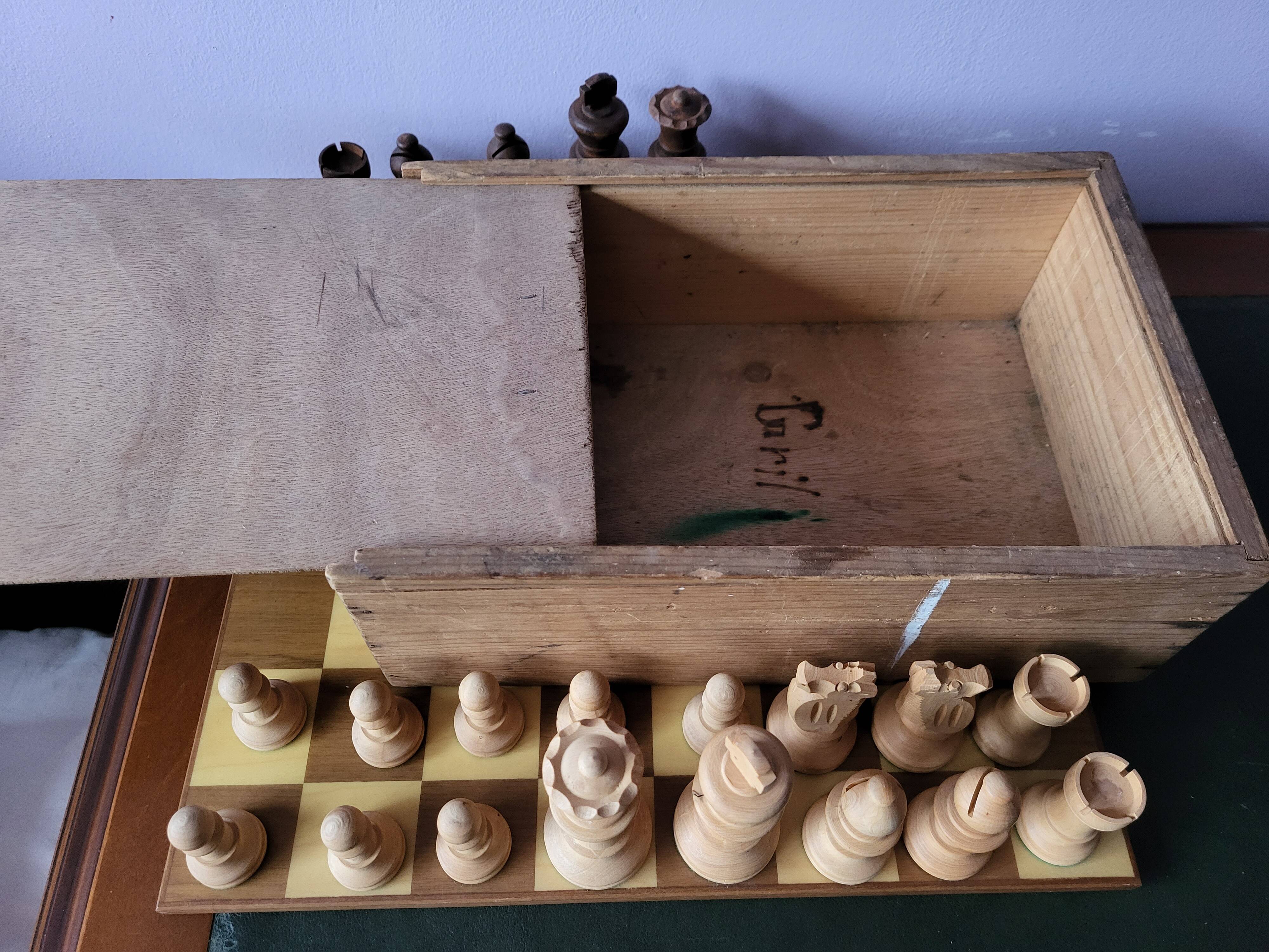 Complete regency wooden chess set with chessboard 31 cm x 31 cm