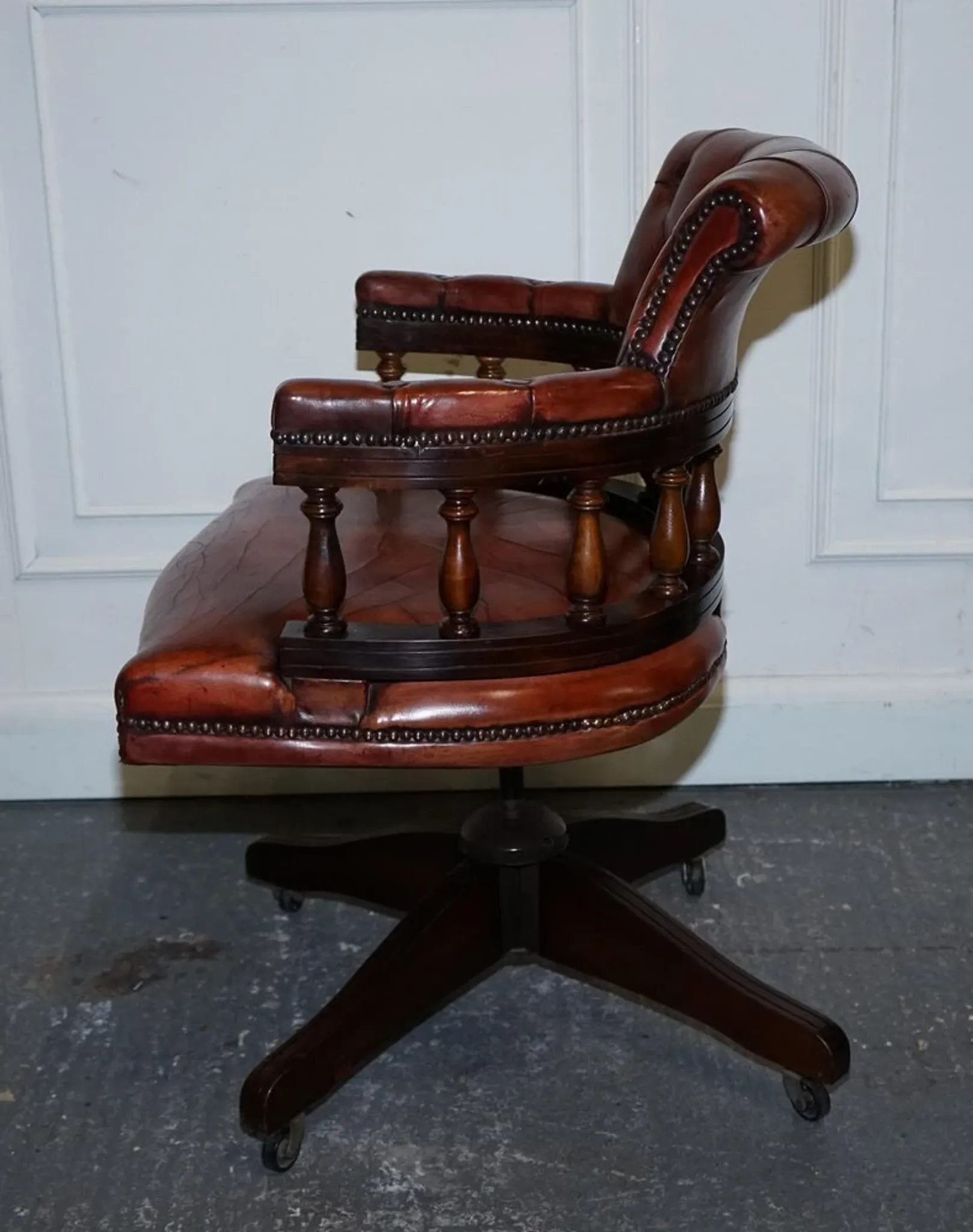 Chesterfield Captains Swivel Chair in Hand-Dyed Brown Leather