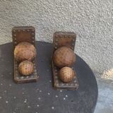 Paire de serre livres boules, en bois et metal, cisèles, vintage
