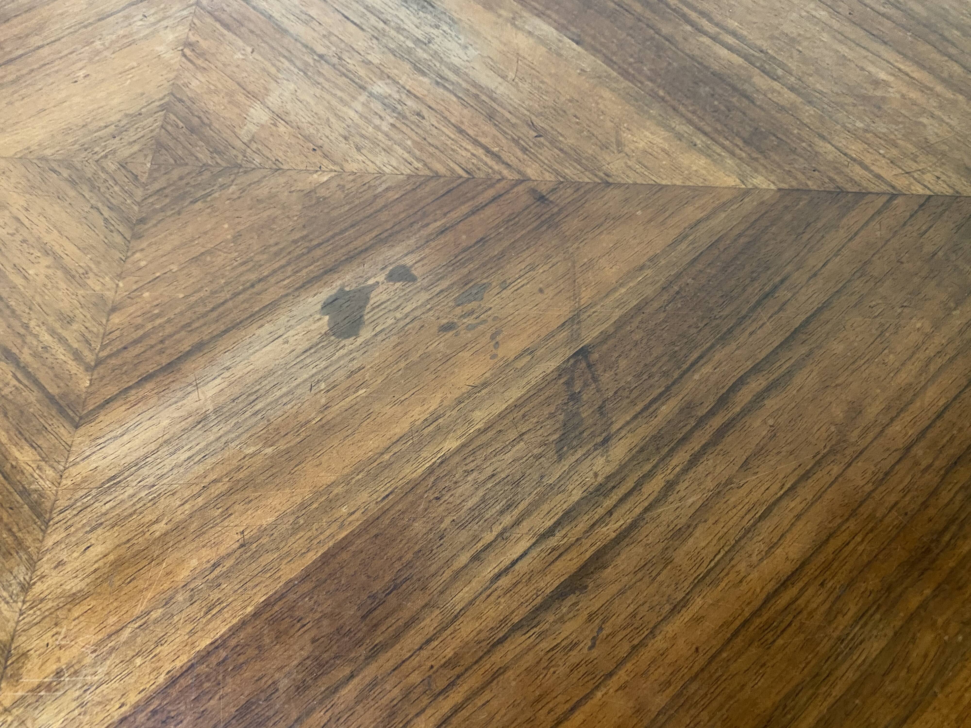 Dining table curved feet Louis XV style