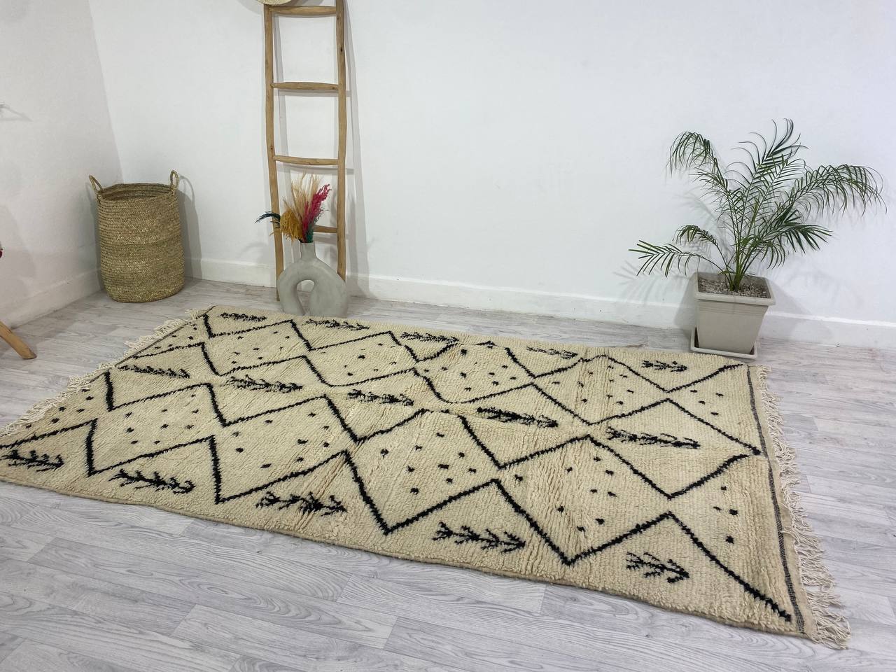 Handmade moroccan berber carpet 254 x 150 cm