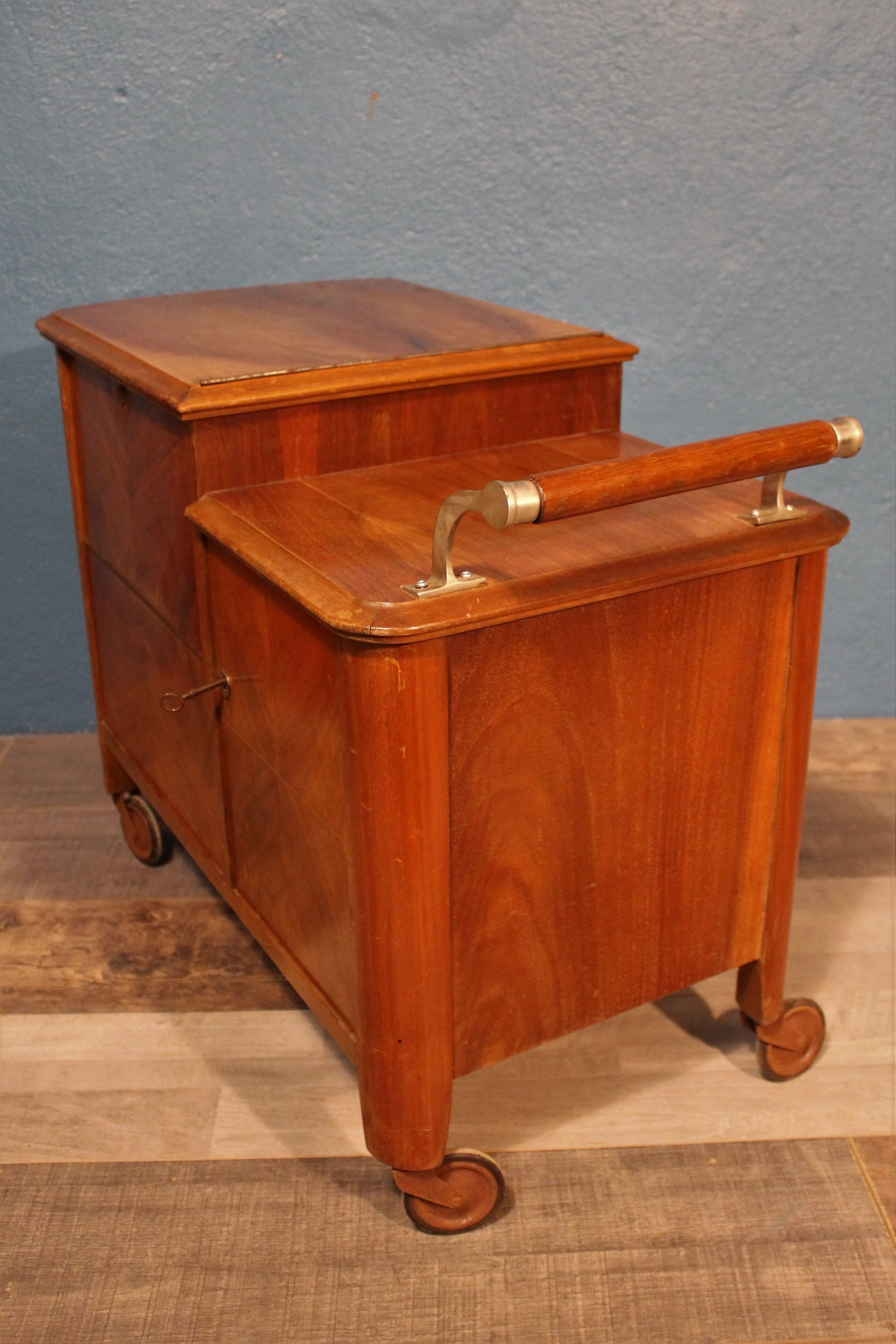 Trolley bar service art deco 1930