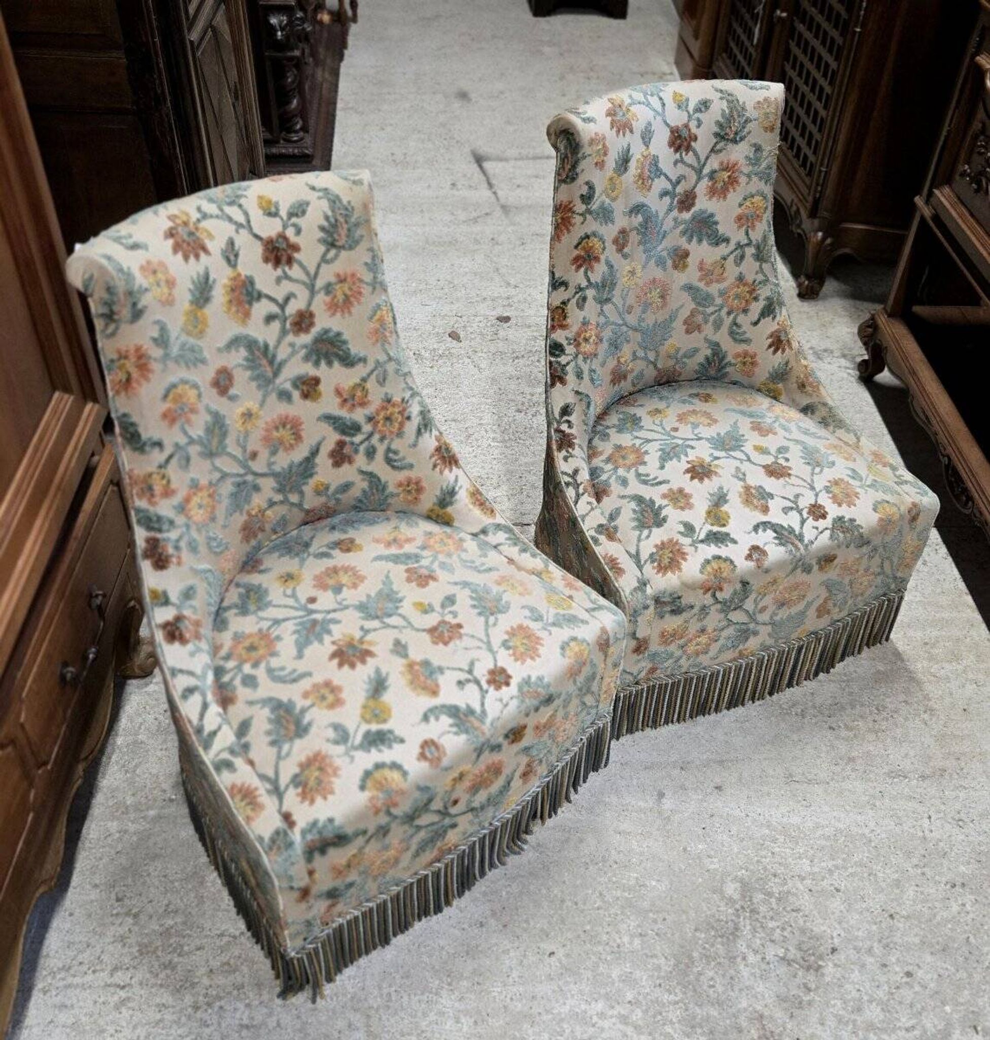 Pair of crapaud armchairs / Napoleon III – floral fabric – fringed skirt