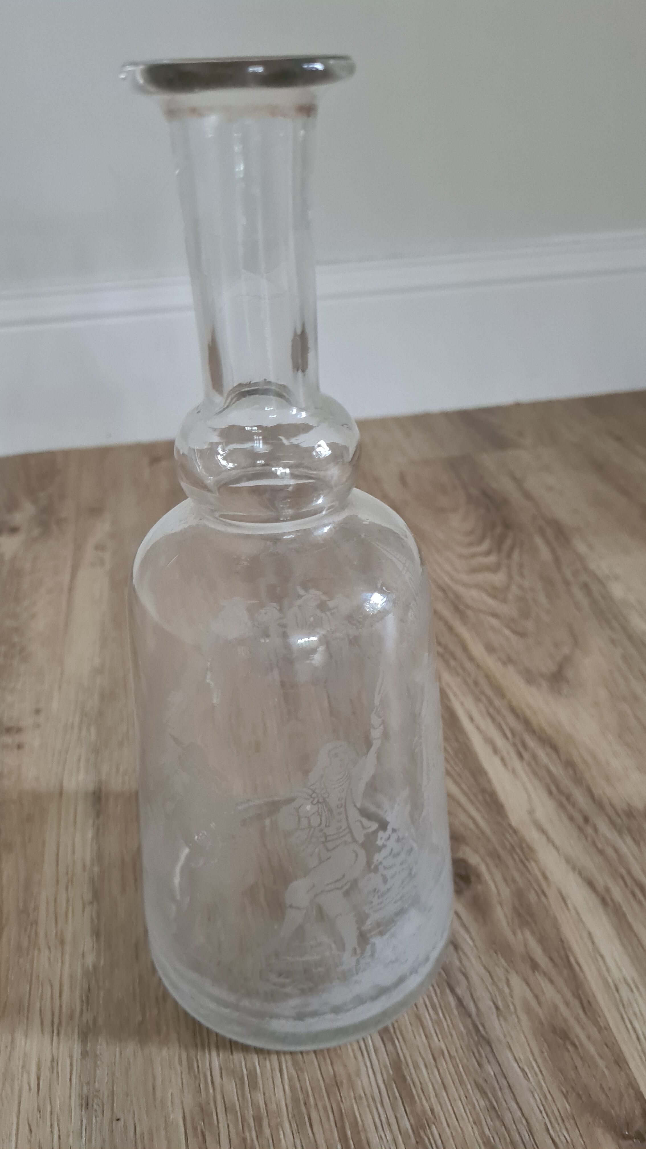Glass decanter with character designs