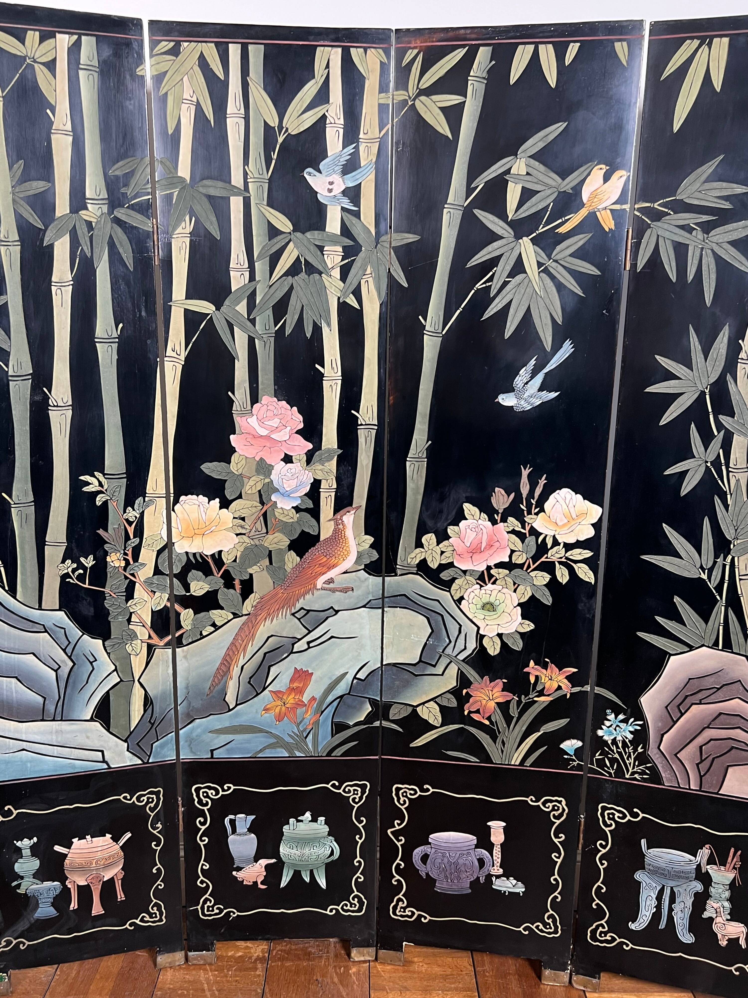 Chinese lacquered screen with decorations of birds and bamboo. Chinese work. Around 1950.
