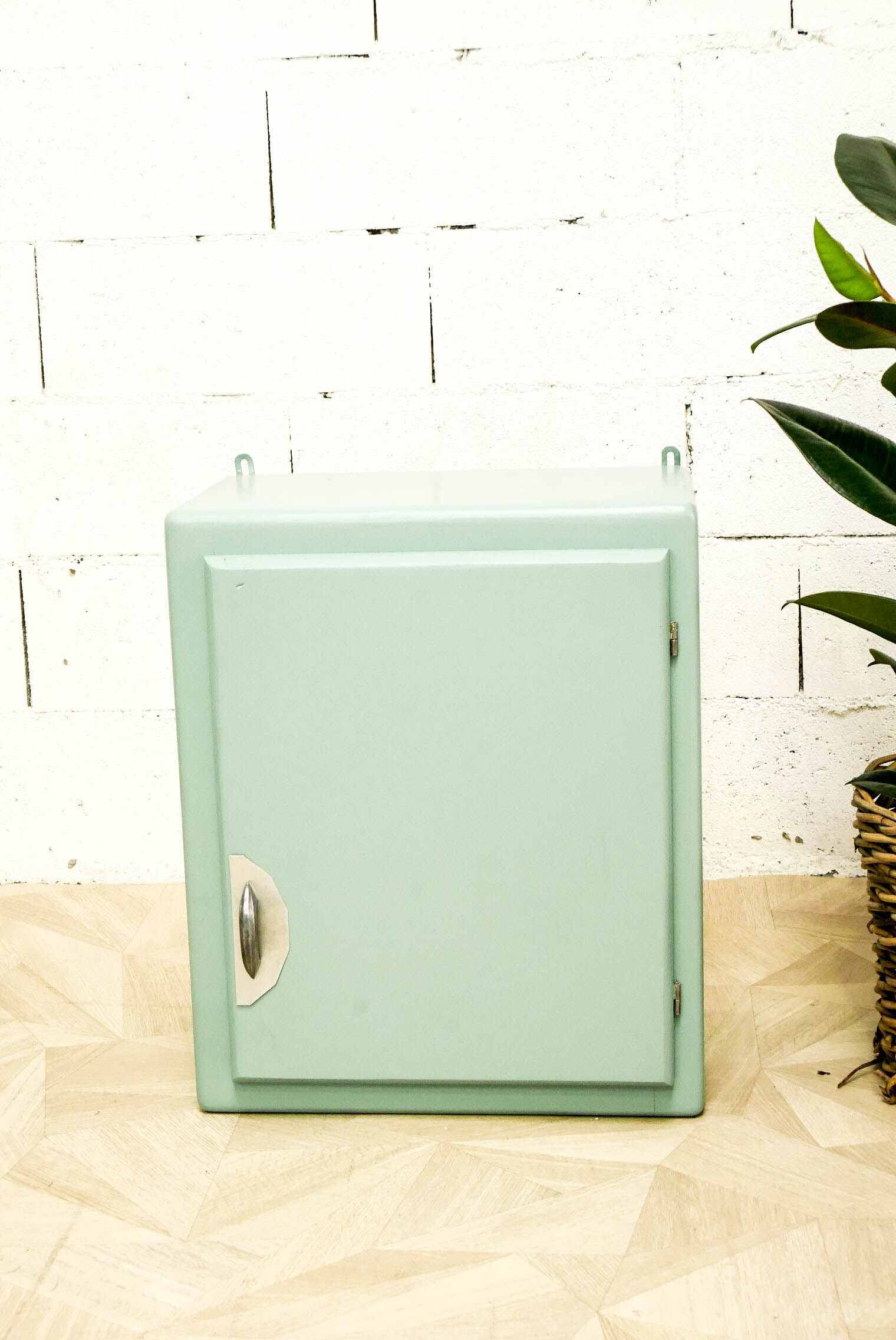 Medicine cabinet vintage