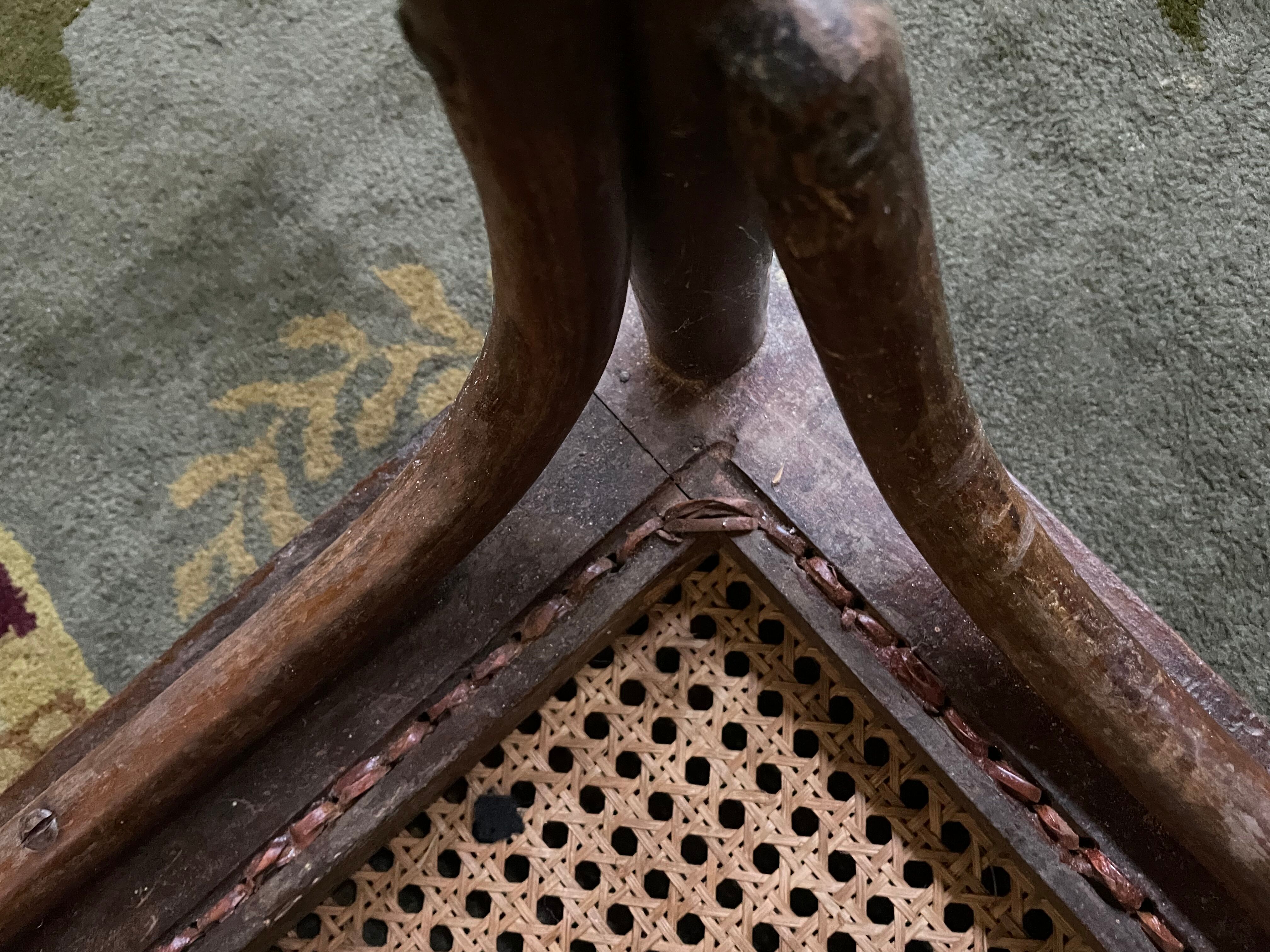 Piano bench in cannage