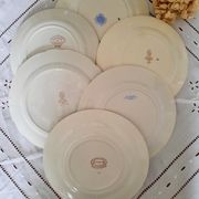 Assiettes plates anciennes dépareillées en faïence avec doré