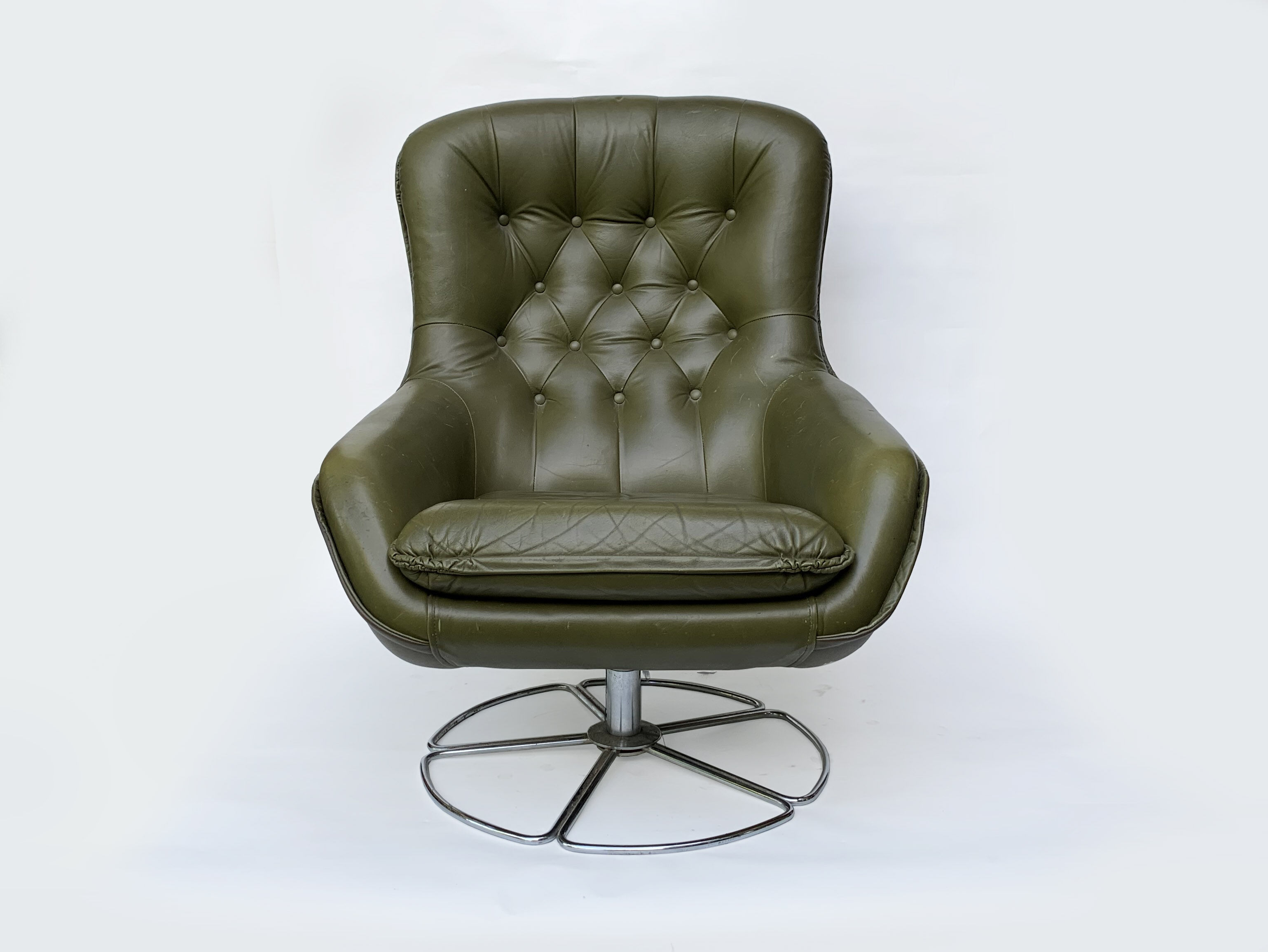 Swivel armchair in olive green leather 1970s