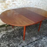 Scandinavian table with extension
