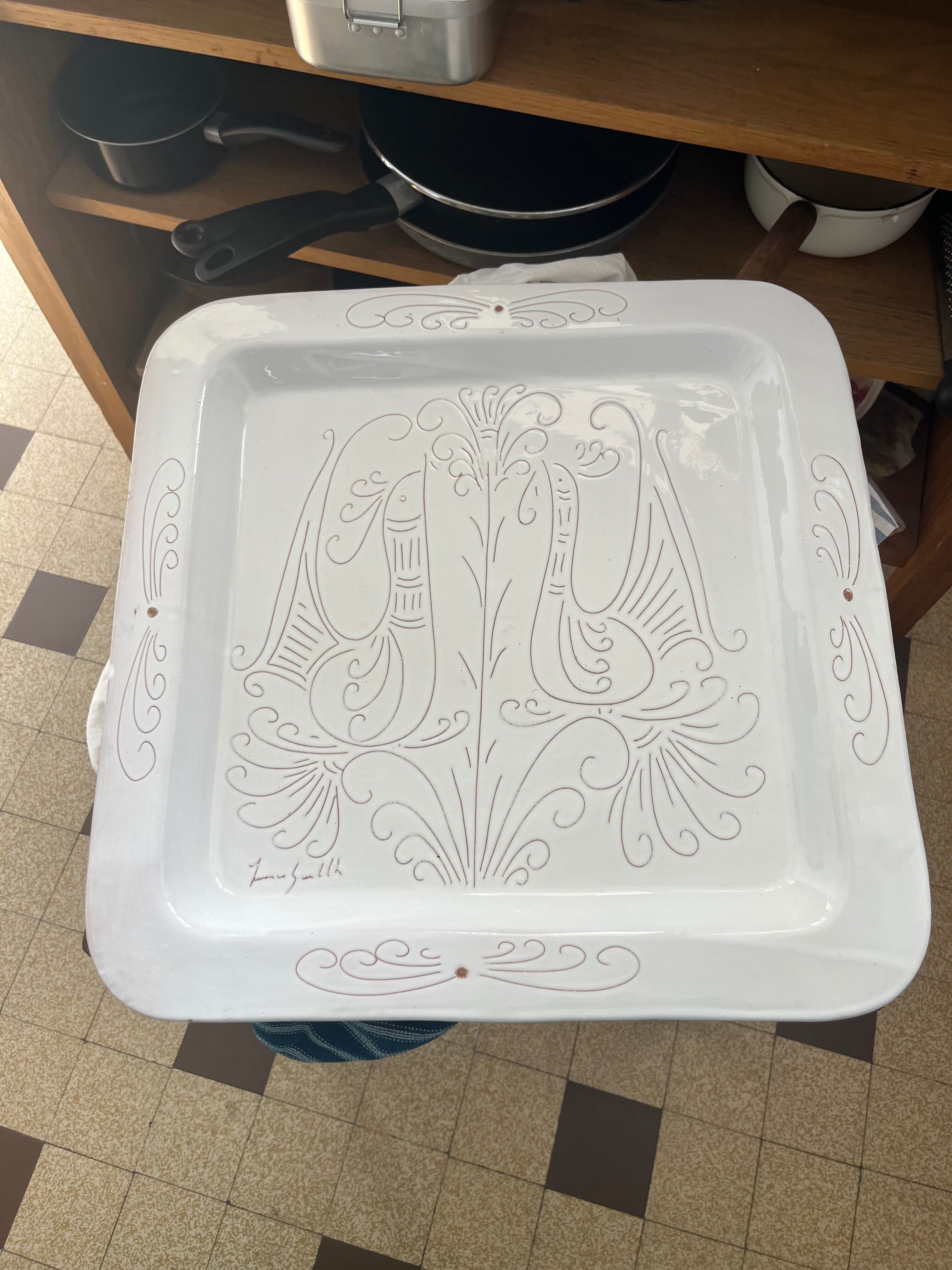 Trinket bowl white enamelled ceramic pocket with decorations of two rooster facing each other